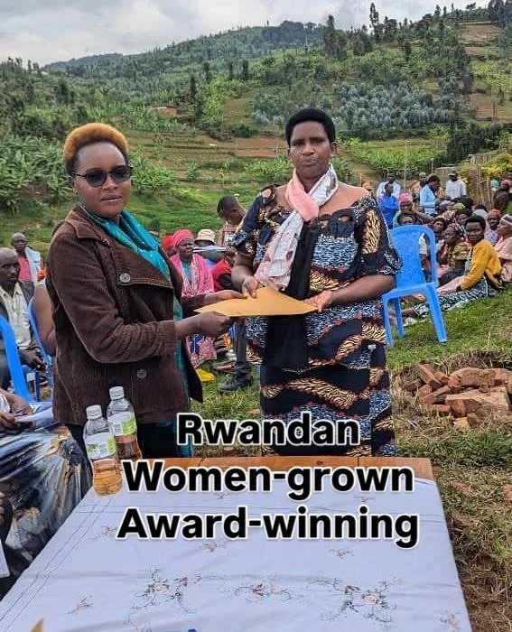 After each harvest, the Bwishaza cooperative bwishazacoffee holds an annual meeting, called the General Assembly, at their washing station in Kibuye close to Lake Kivu in the Western Province, Rutsiro District of Rwanda. 🇷🇼⁠
⁠
The members, includin