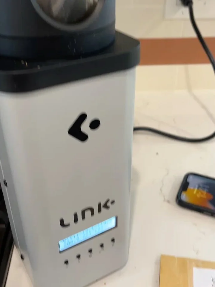 Dual sample roasting today - 🇷🇼🇷🇼🇷🇼 - Ikawa and LINK both workin'!
.
Thank you @goodmedicinecoffee !
.
@ikawacoffee #linksampleroaster