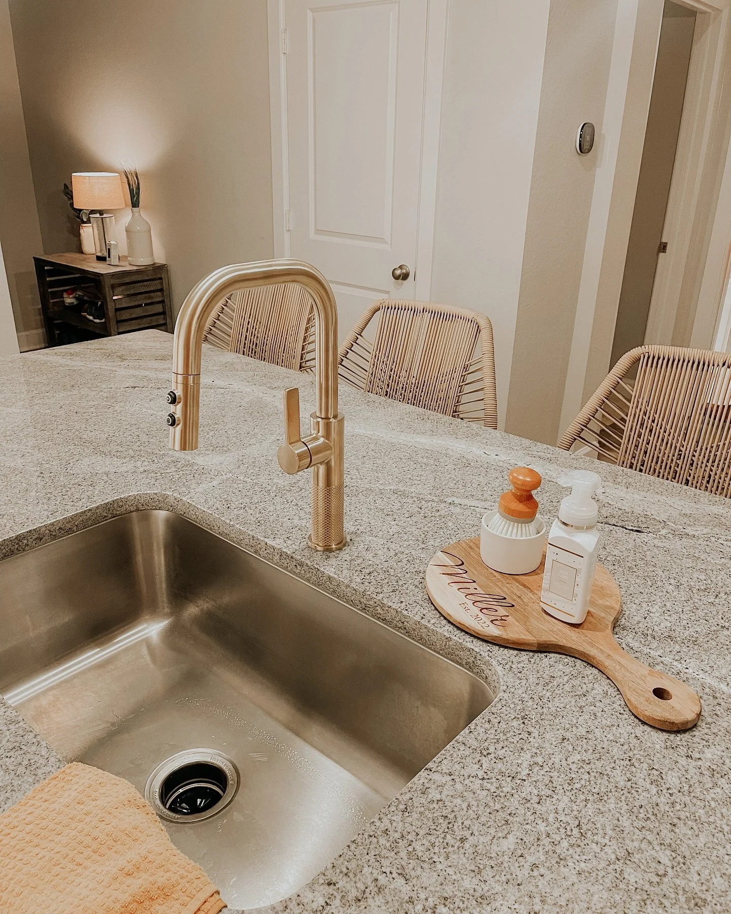 An easy upgrade to your kitchen ~ upgrade your faucet (gold texture for the WIN) 🙌🏼

In new builds, your home can tend to feel very builder grade if you weren&rsquo;t able to completely customize your home with your top selections- first world prob