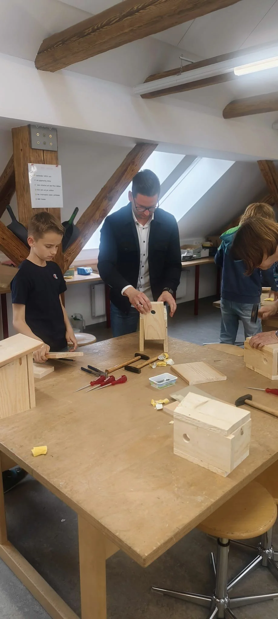 Bürgermeister Hitl_Nistkästen.jpg