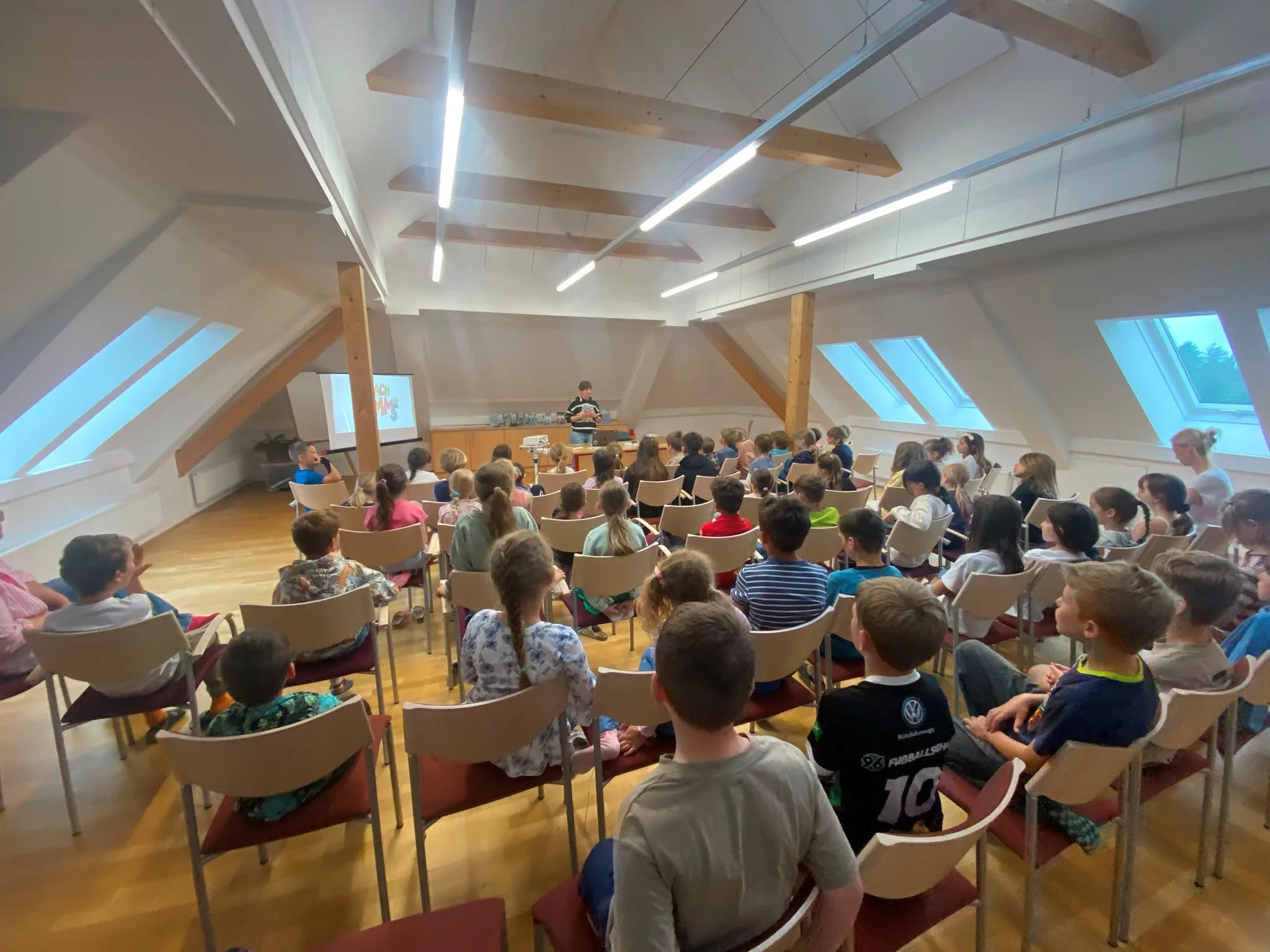 Kinderbuchautorin Anna Lisa Kiesel liest in der VS Hönigtal