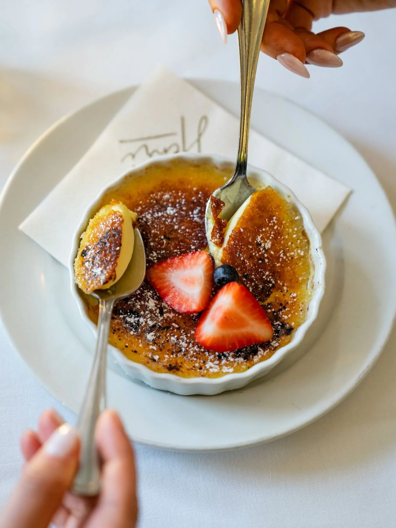 Cr&egrave;me br&ucirc;l&eacute;e pour deux, s&rsquo;il vous pla&icirc;t &mdash; the sweetest kind of rendez-vous.