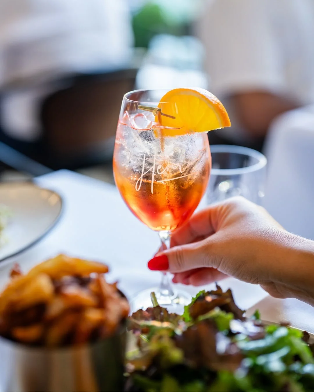 Terrasse season loading&hellip; ☀️
Joignez-vous &agrave; nous pour les Jeudis Henri, tous les jeudis d&egrave;s 17h jusqu&rsquo;&agrave; tard.
Hu&icirc;tres &agrave; 2 $ chaque 🦪