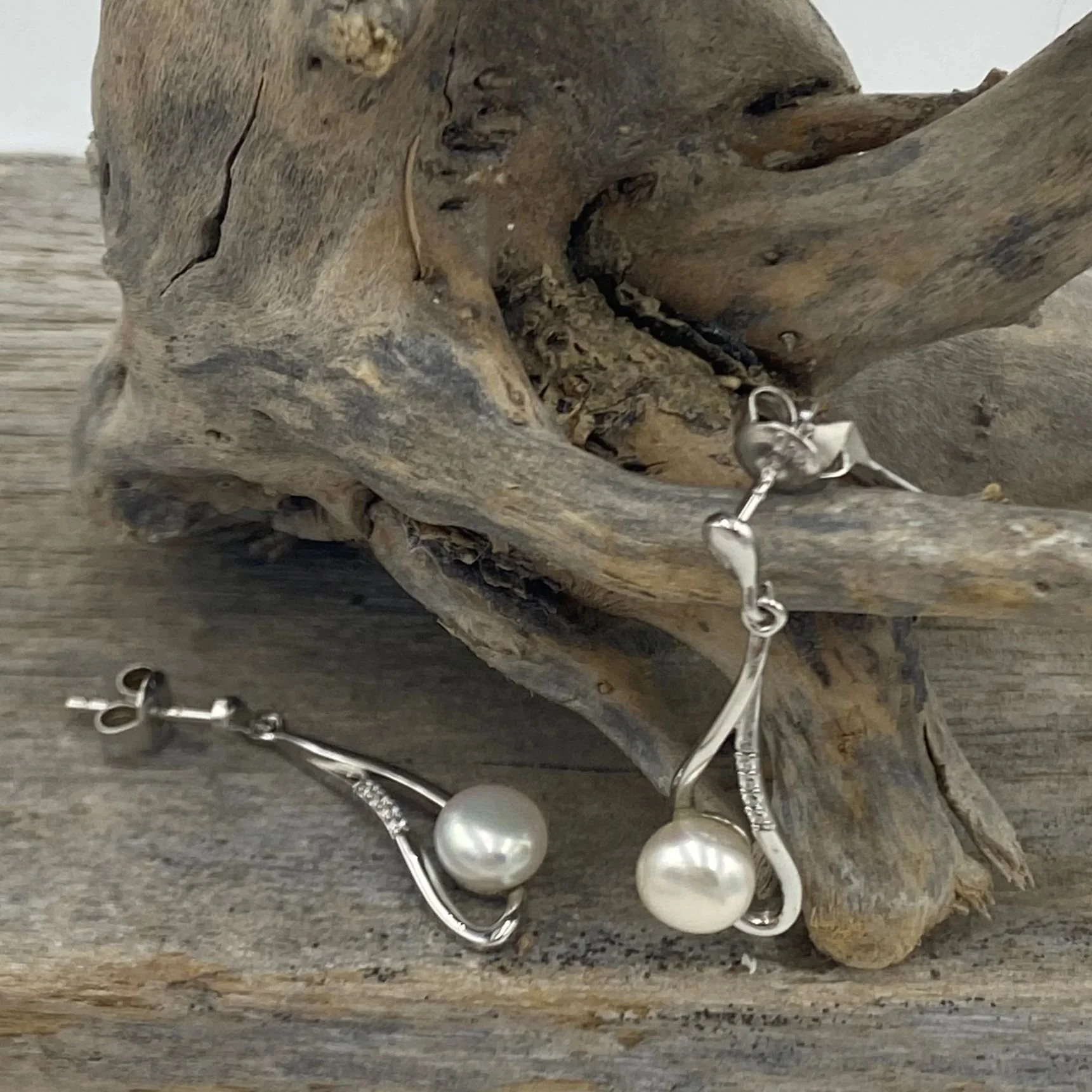 'Mena' Freshwater Pearl Earrings