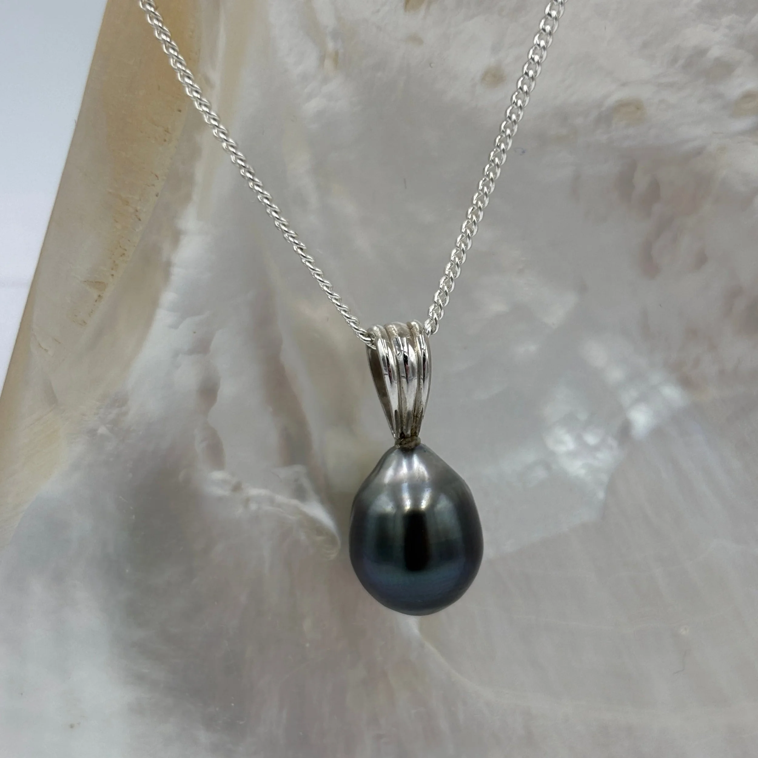 'Fabby' Fijian South Sea pearl pendant