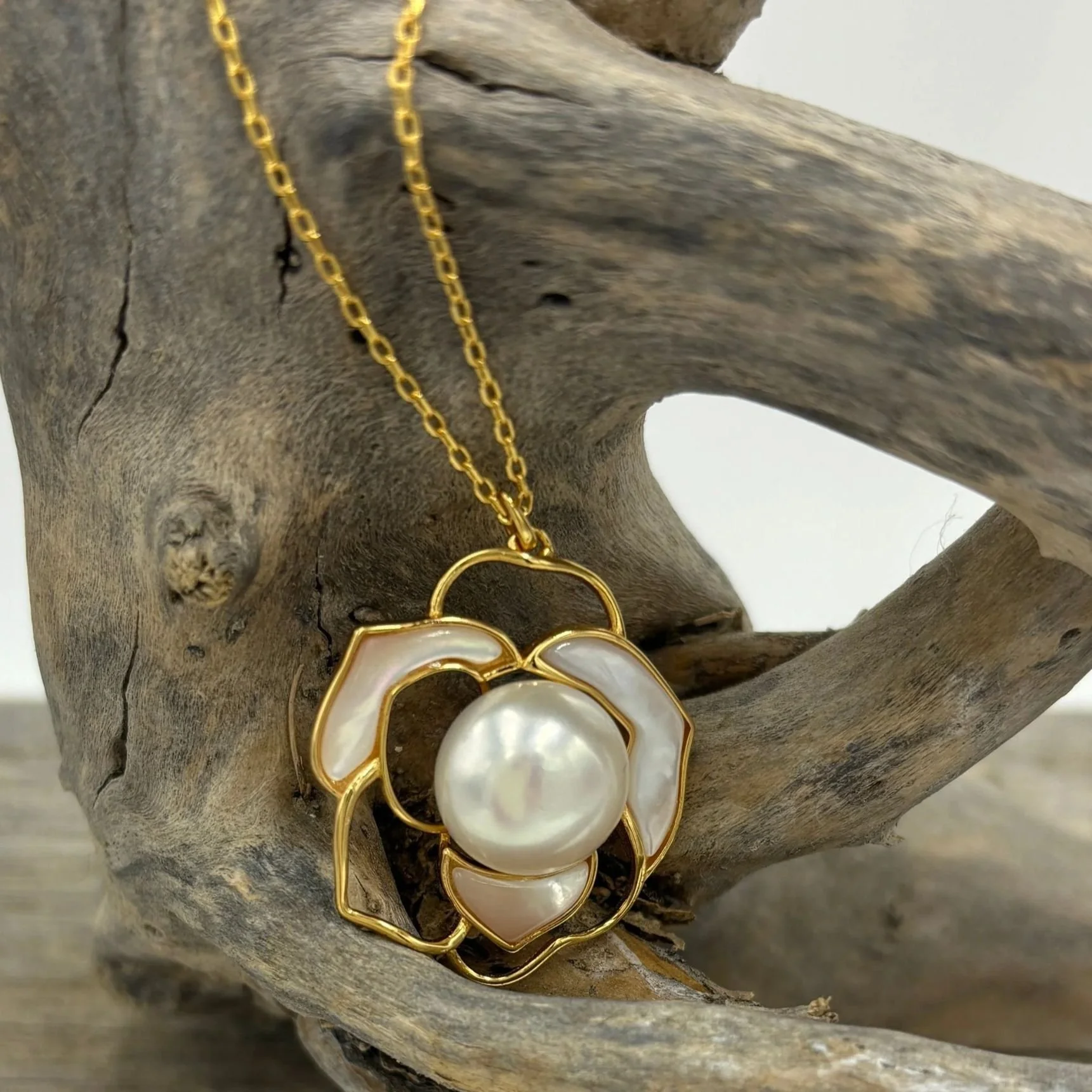 'White Rose' Freshwater Pearl Pendant
