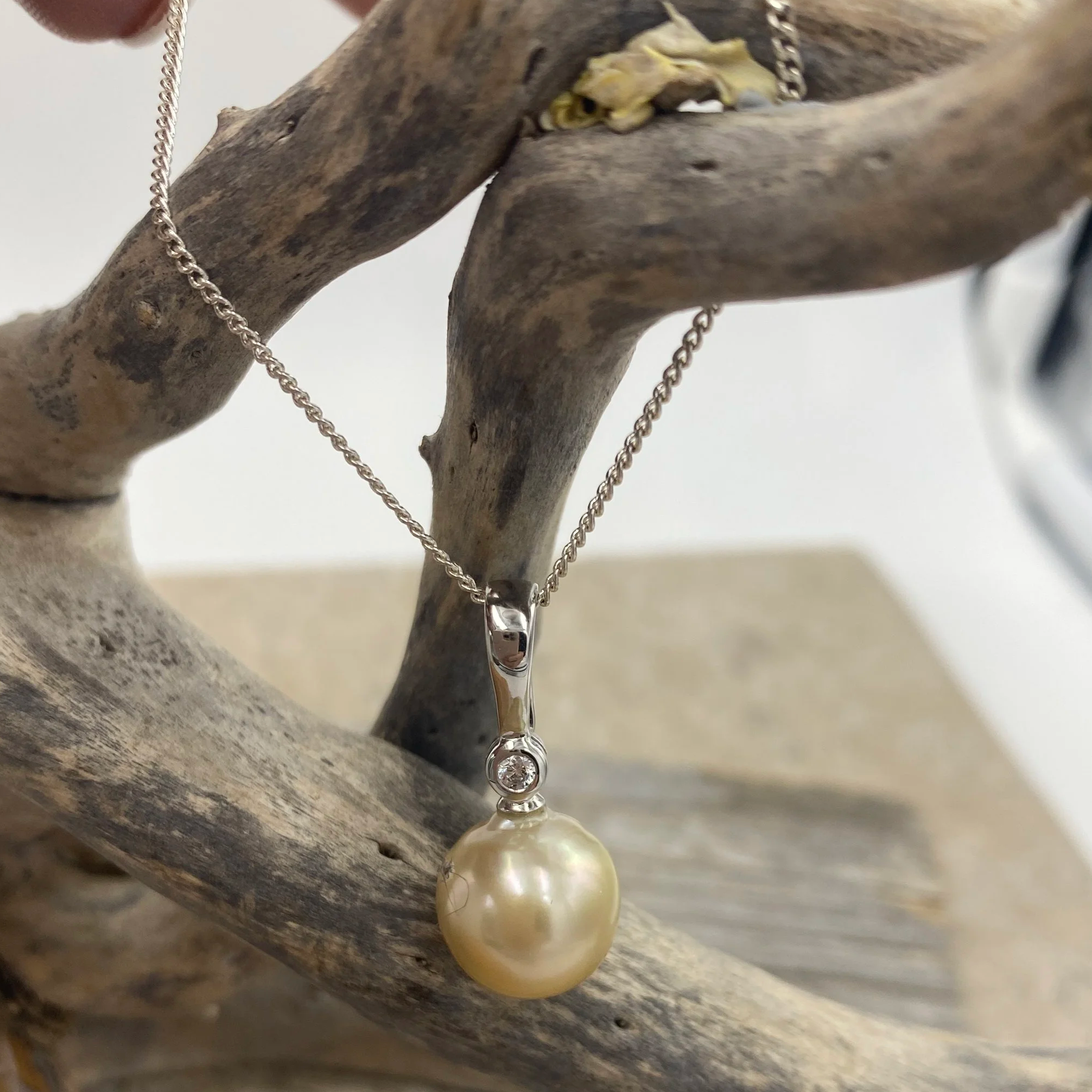 Maelysa Australian South Sea Pearl Pendant Enhancer