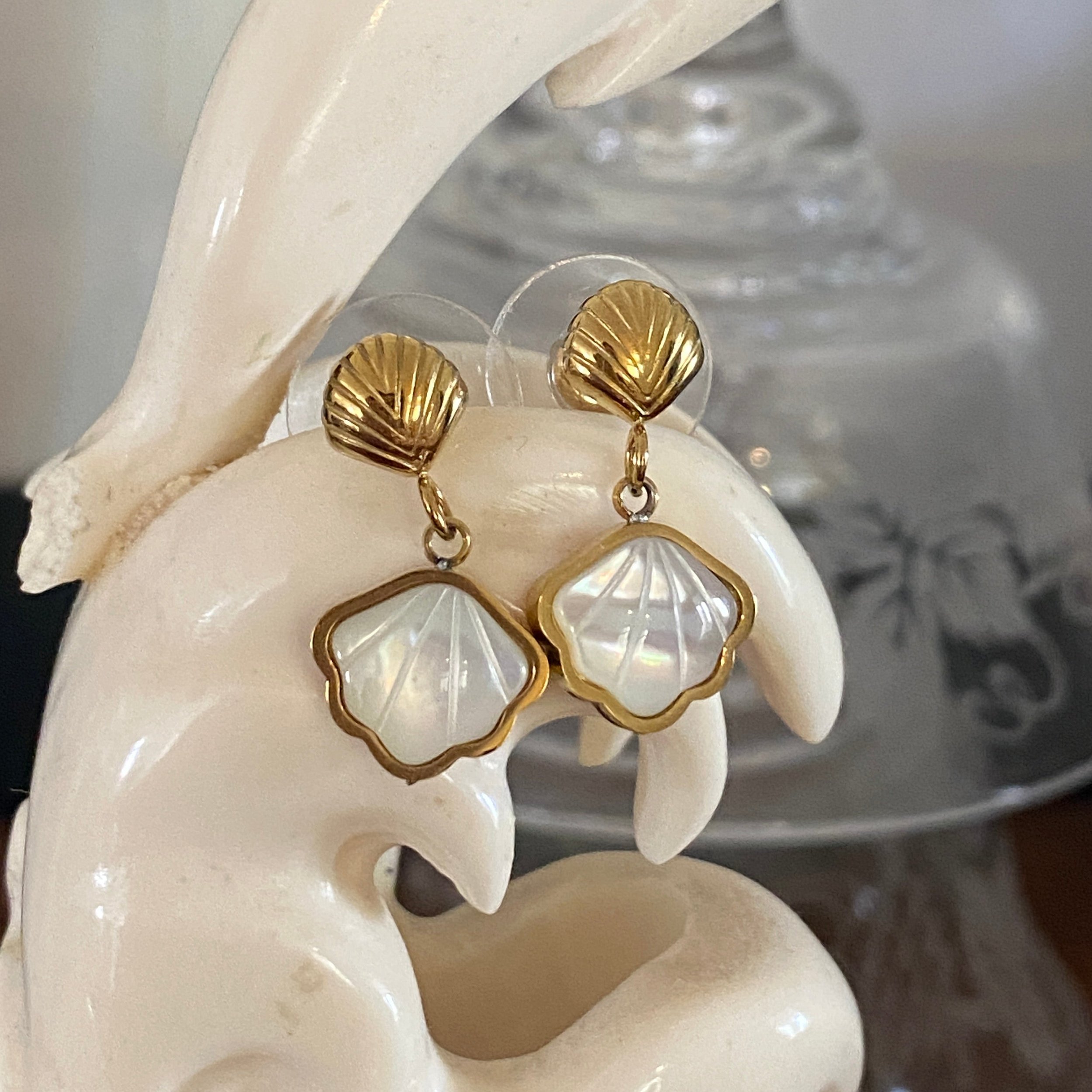 'Scallop' fashion gold Mother of Pearl Earrings