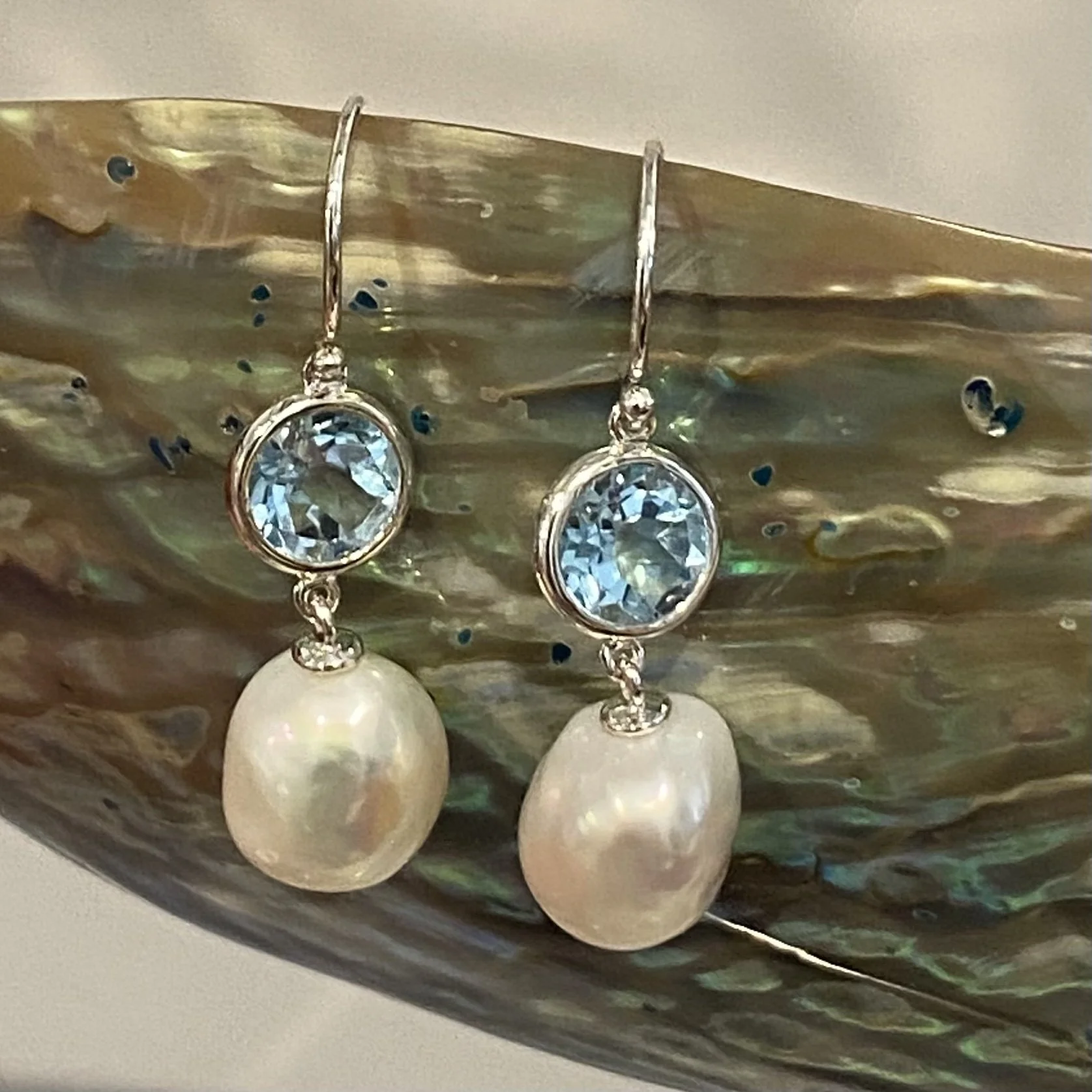 'Zhuri Blue Topaz' Freshwater Pearl Earrings