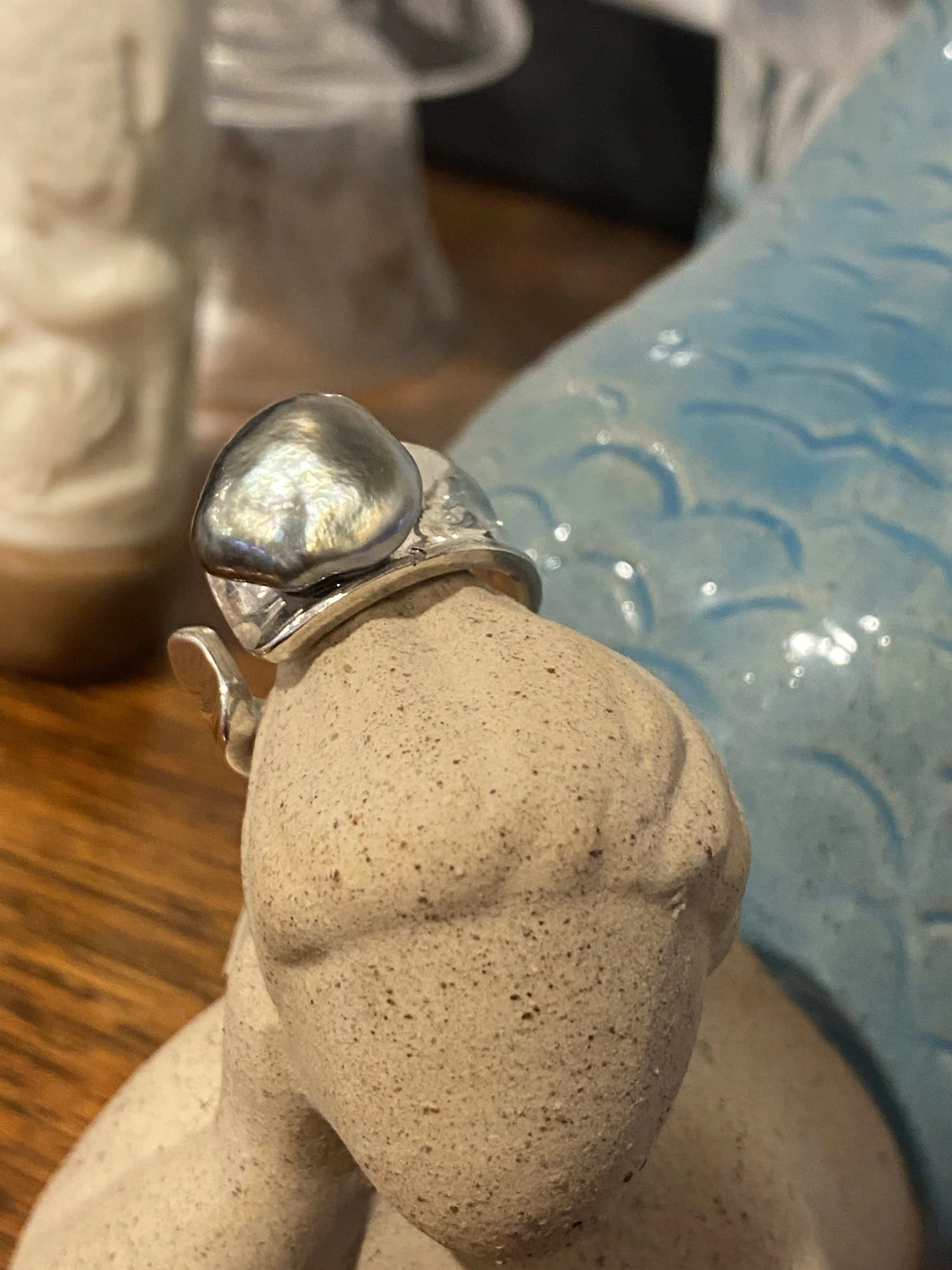 'Shelly' Cook Island natural 'Keshi' pearl ring