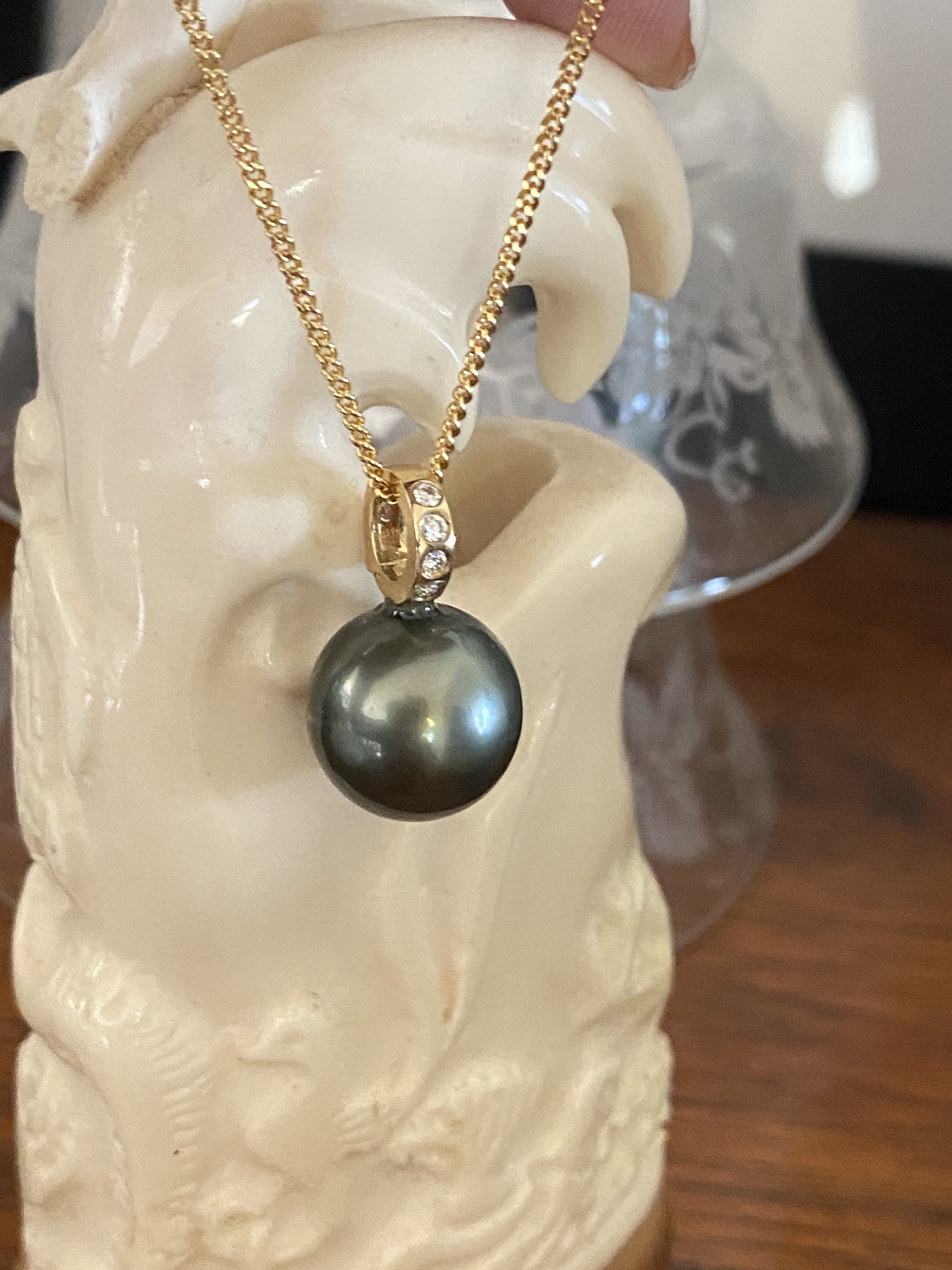'Luda' Tahitian South Sea Pearl and Diamond enhancer pendant