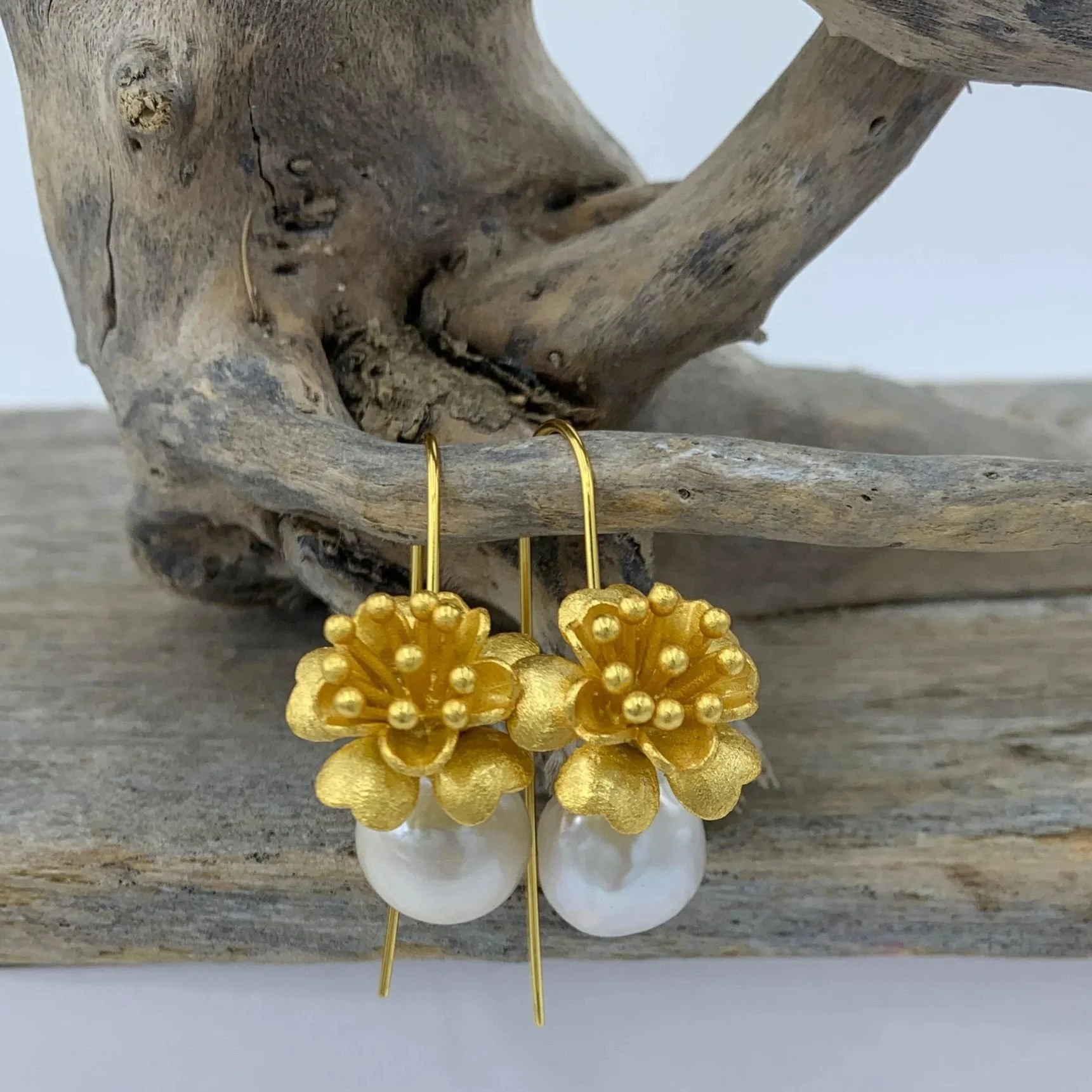 'Gardenia' Freshwater Pearl Earrings