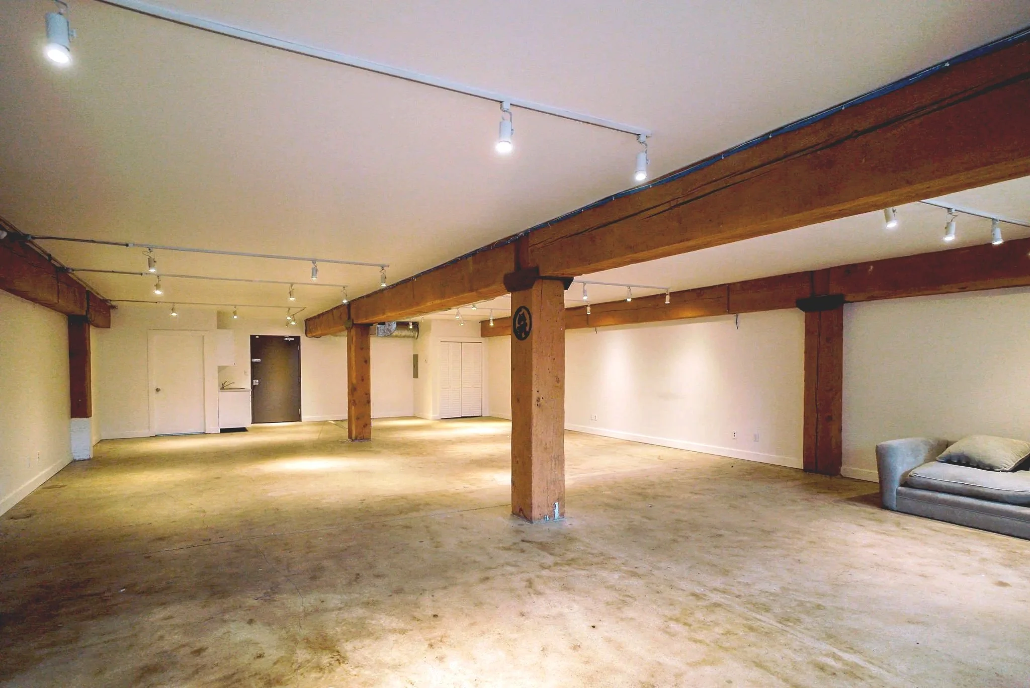 Rent affordable studio space in vancouver