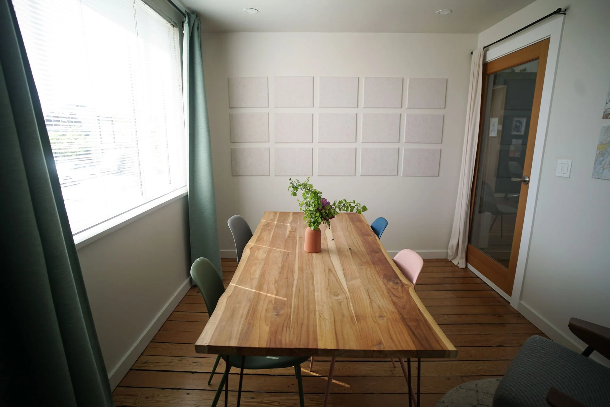 Meeting Room with Seating up to 5