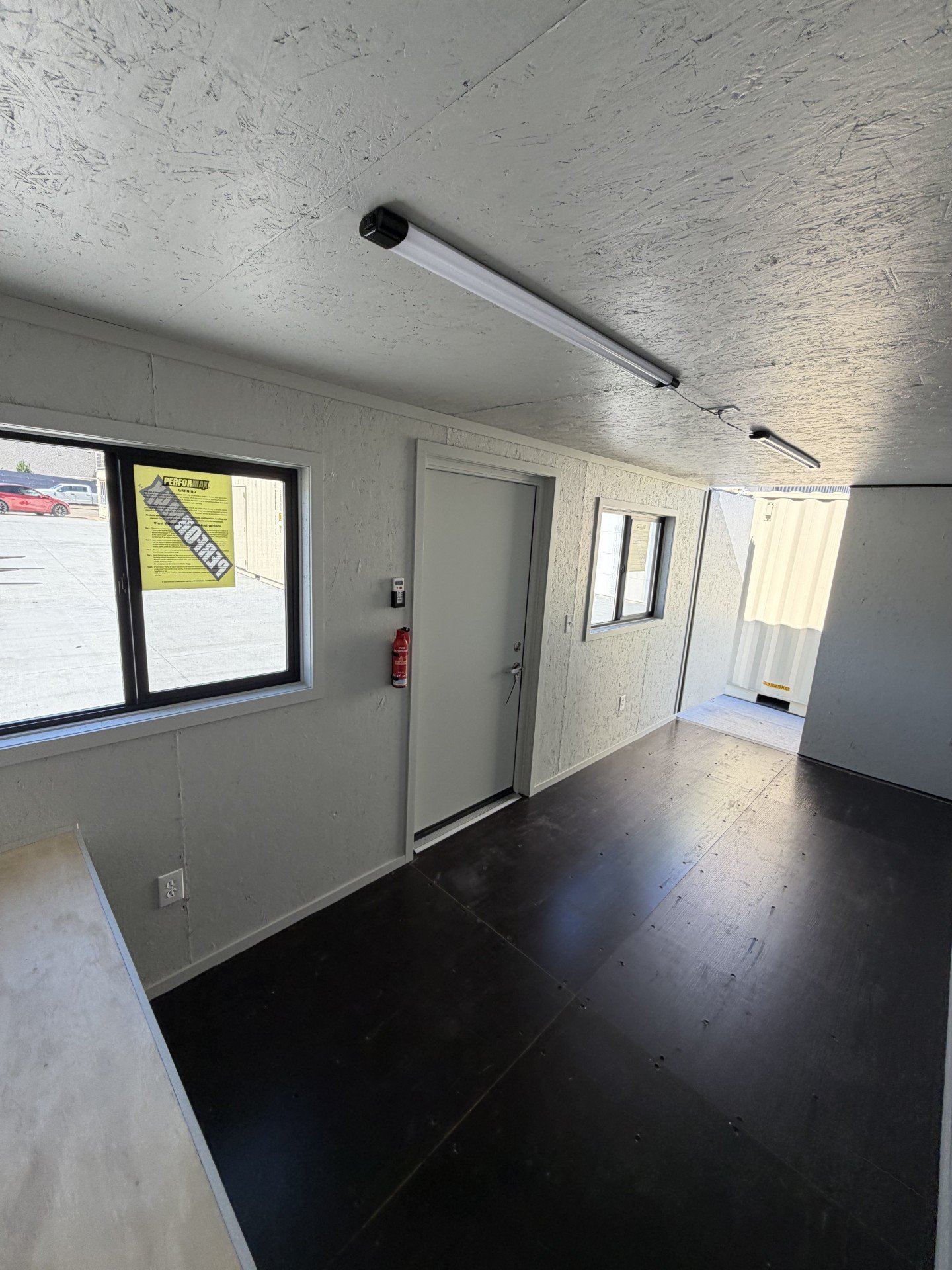 20' inside with desk.jfif