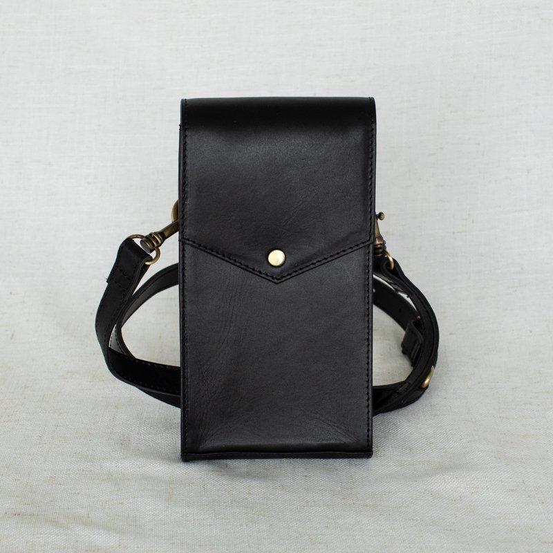 Euro_Phone_Crossbody_WEB8427_240506.jpg