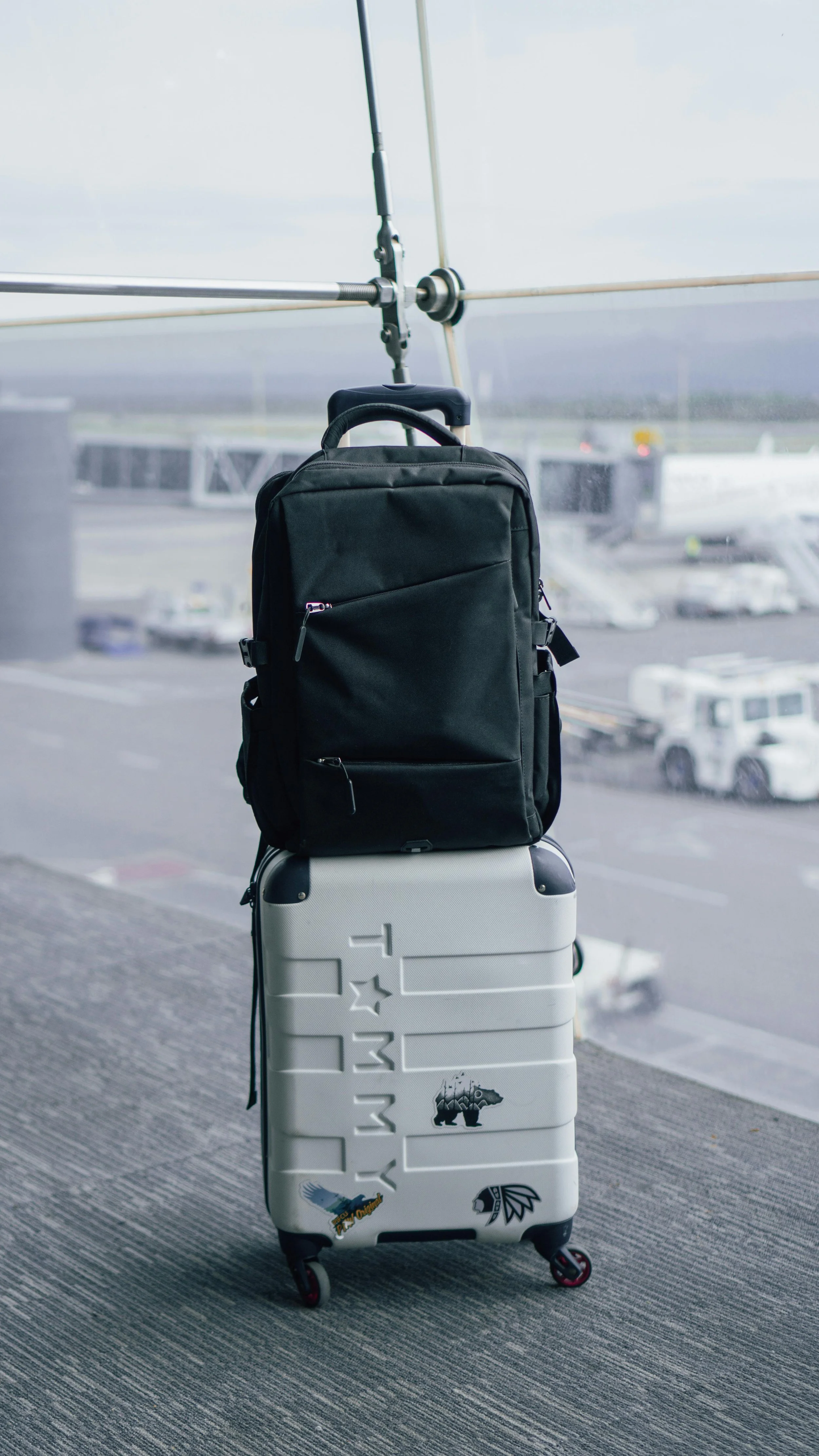 Photo by Abdiel Hernandez Villegas: https://www.pexels.com/photo/backpack-on-suitcase-on-airport-16340997/