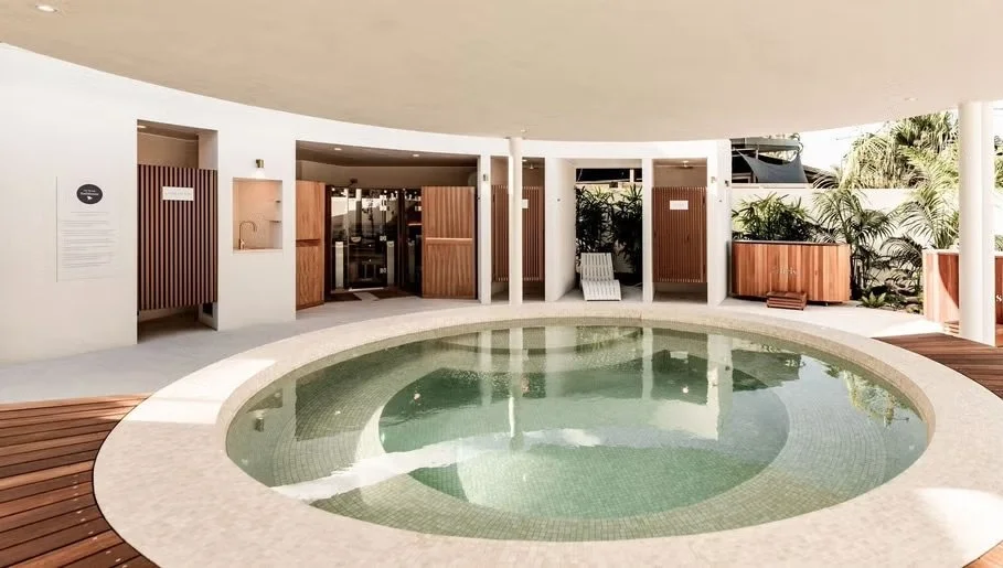 Byron Bathhouse 2.jpeg