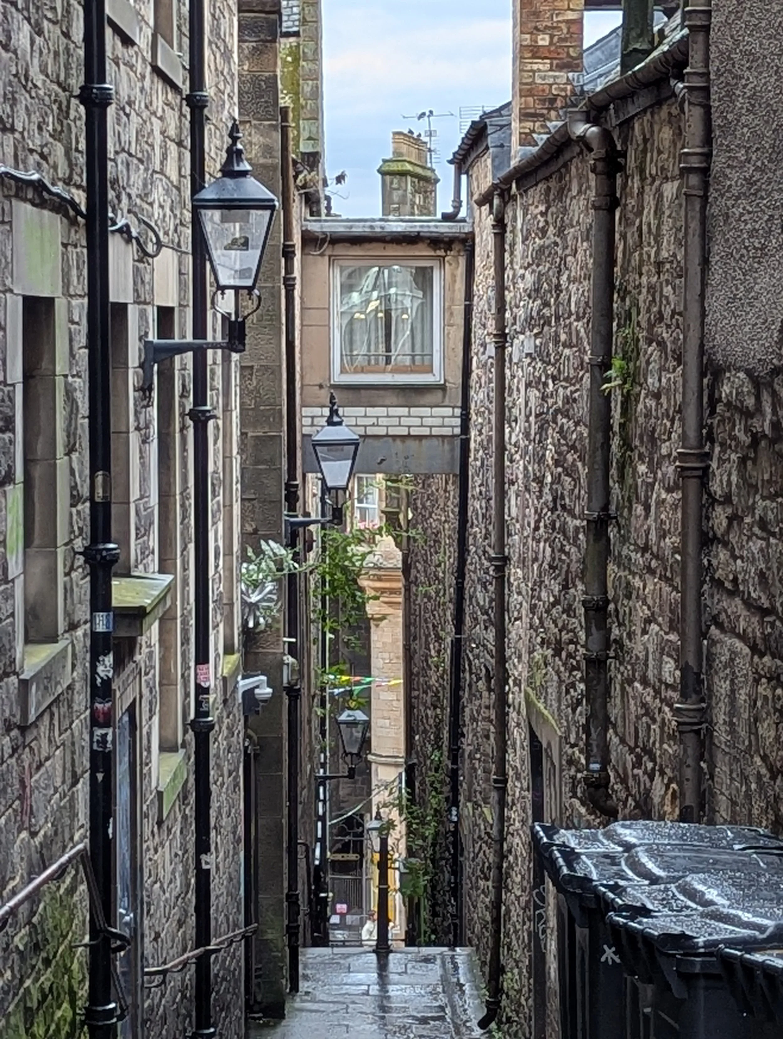 Edinburgh alley ways.jpg