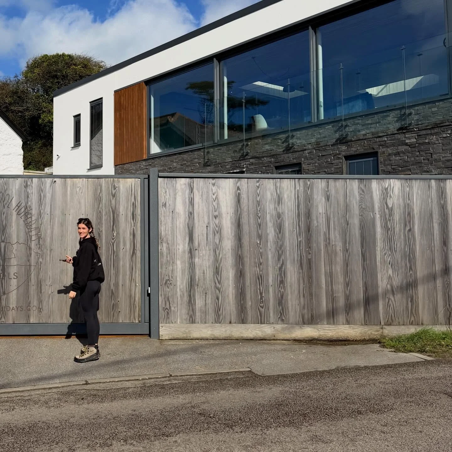 Our retreats.

Built around the ocean.
The lifestyle.
Good people.

Cornwall is the reset everyone needs.