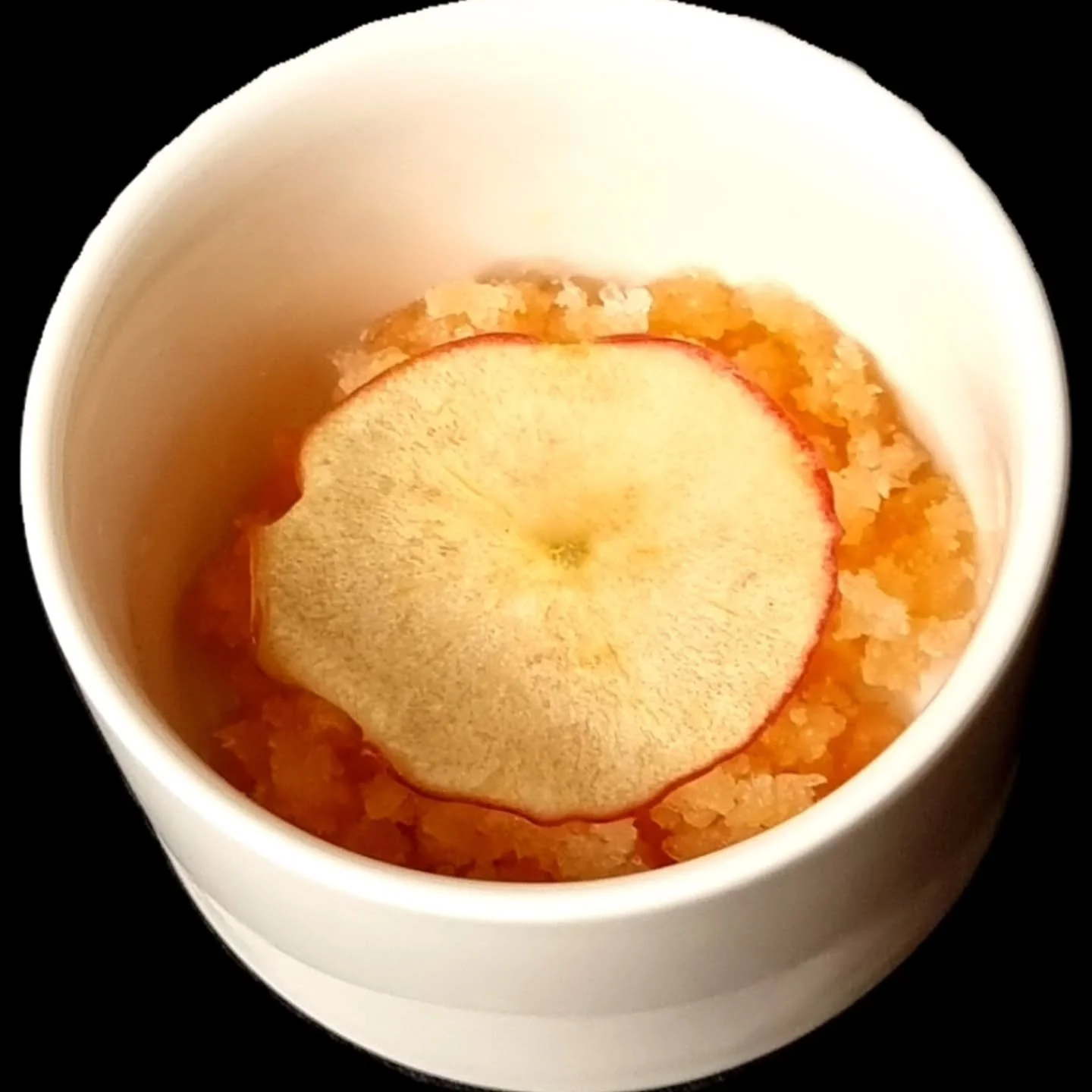 Spiced Apple Granit&eacute;

#PalateCleanser #PreDessert #DegustationMenu #CulinaryJourney
@koha.cuisine