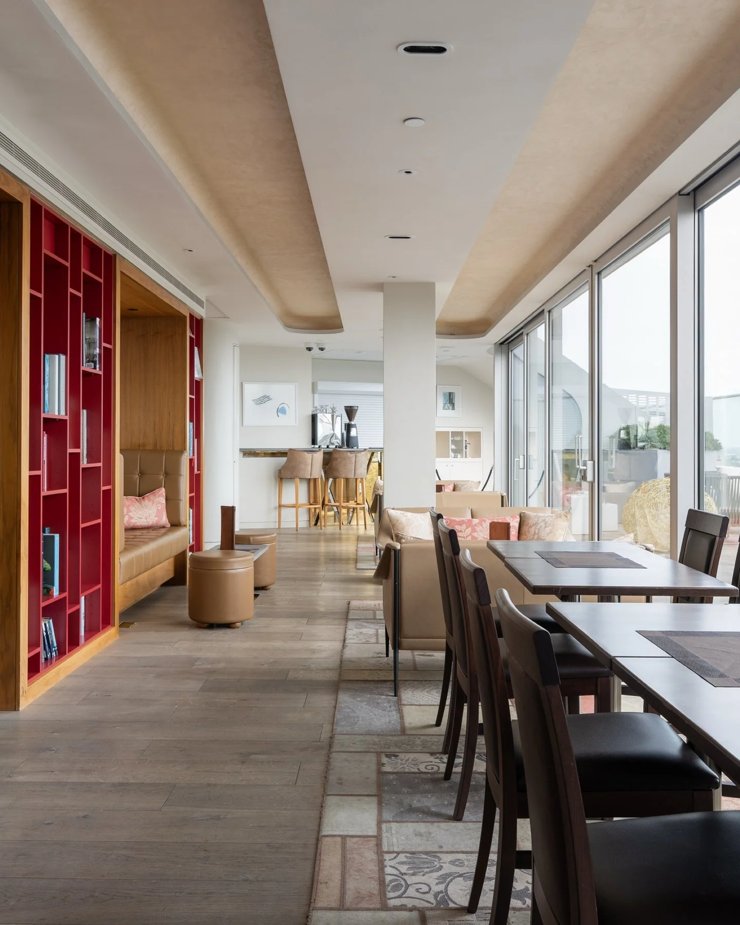 Live like you&rsquo;re always indulging ✨

At Canaletto N1, photography brings the luxury lifestyle to life. Carefully composed images showcase serene swimming pools, state-of-the-art gyms, and private cinema spaces&mdash;helping viewers understand s