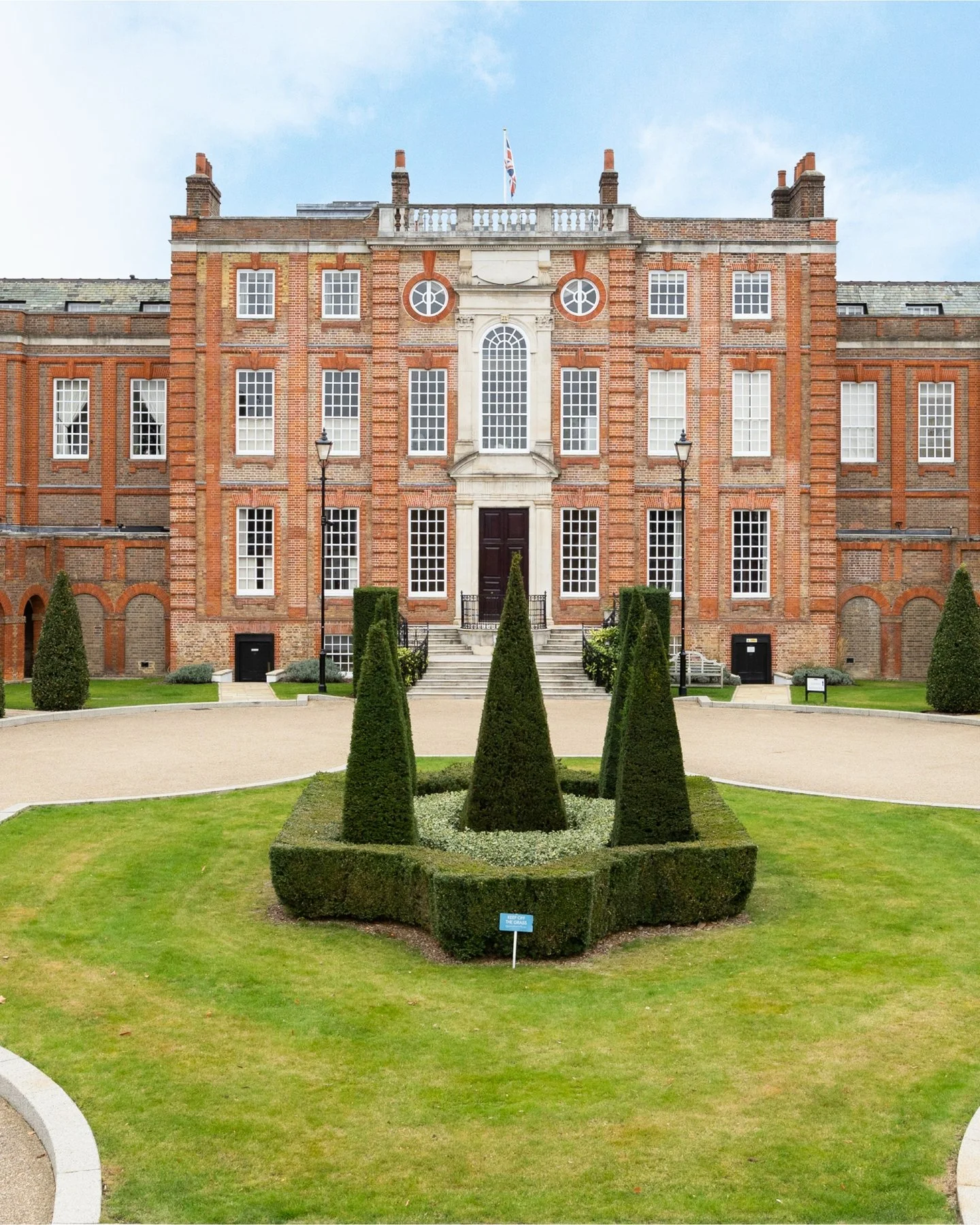 Step into timeless elegance

This apartment in historic Roehampton House has been photographed to highlight the harmony of heritage and contemporary design. Every image&mdash;like the serene bathroom space&mdash;captures light, proportion, and the th