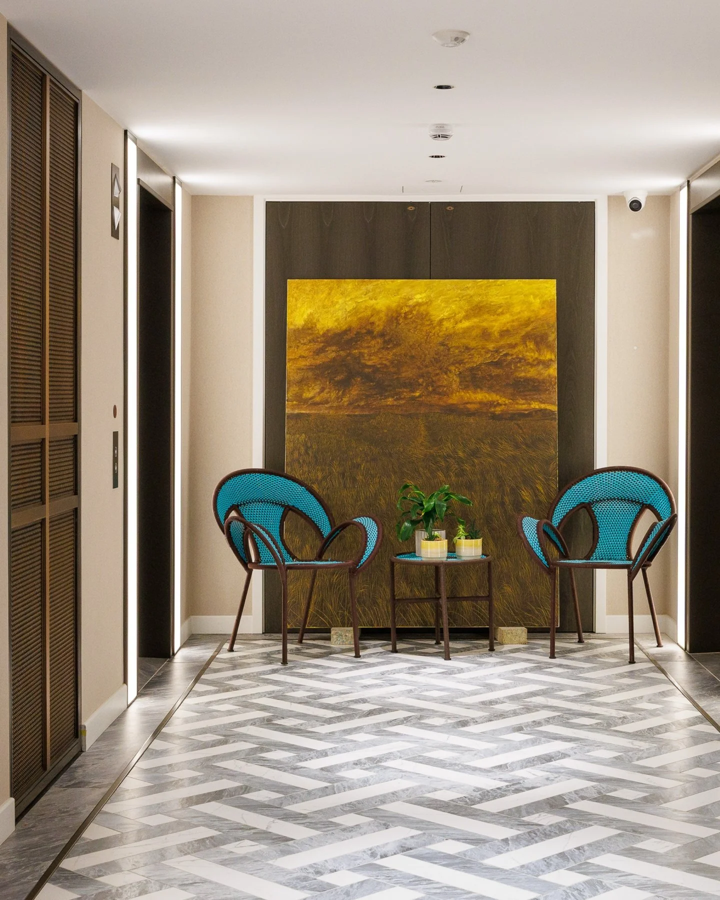 Step into serenity at Thames City SW8

These riverside apartments have been photographed to highlight light, proportion, and design detail. Floor-to-ceiling windows, elegant finishes, and open layouts are captured to convey space, flow, and atmospher