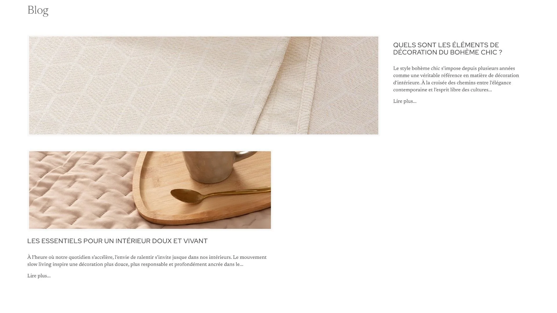 Une page de blog avec deux images et du texte en français. La première image montre un tissu beige clair avec une texture délicate, évoquant un style bohème chic. La seconde image présente une planche en bois avec une tasse en métal, une cuillère dor