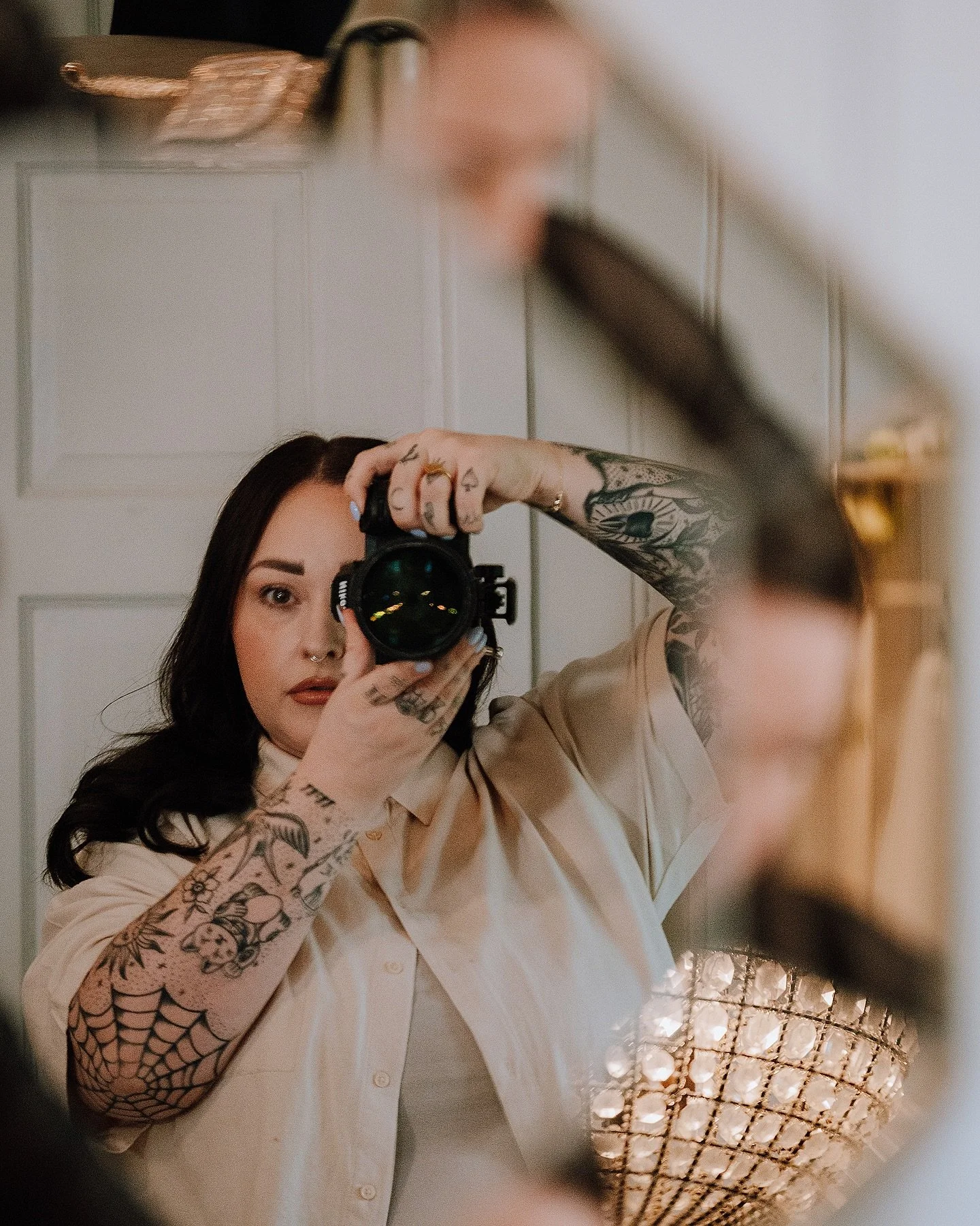 Hey 👋 Just popping on with a little selfie to say hi to all the new faces here! I&rsquo;m a candid wedding photographer with a relaxed, natural approach&hellip; all about real moments, not stiff poses. 💍✨

Big thanks to all the lovely couples I&rsq