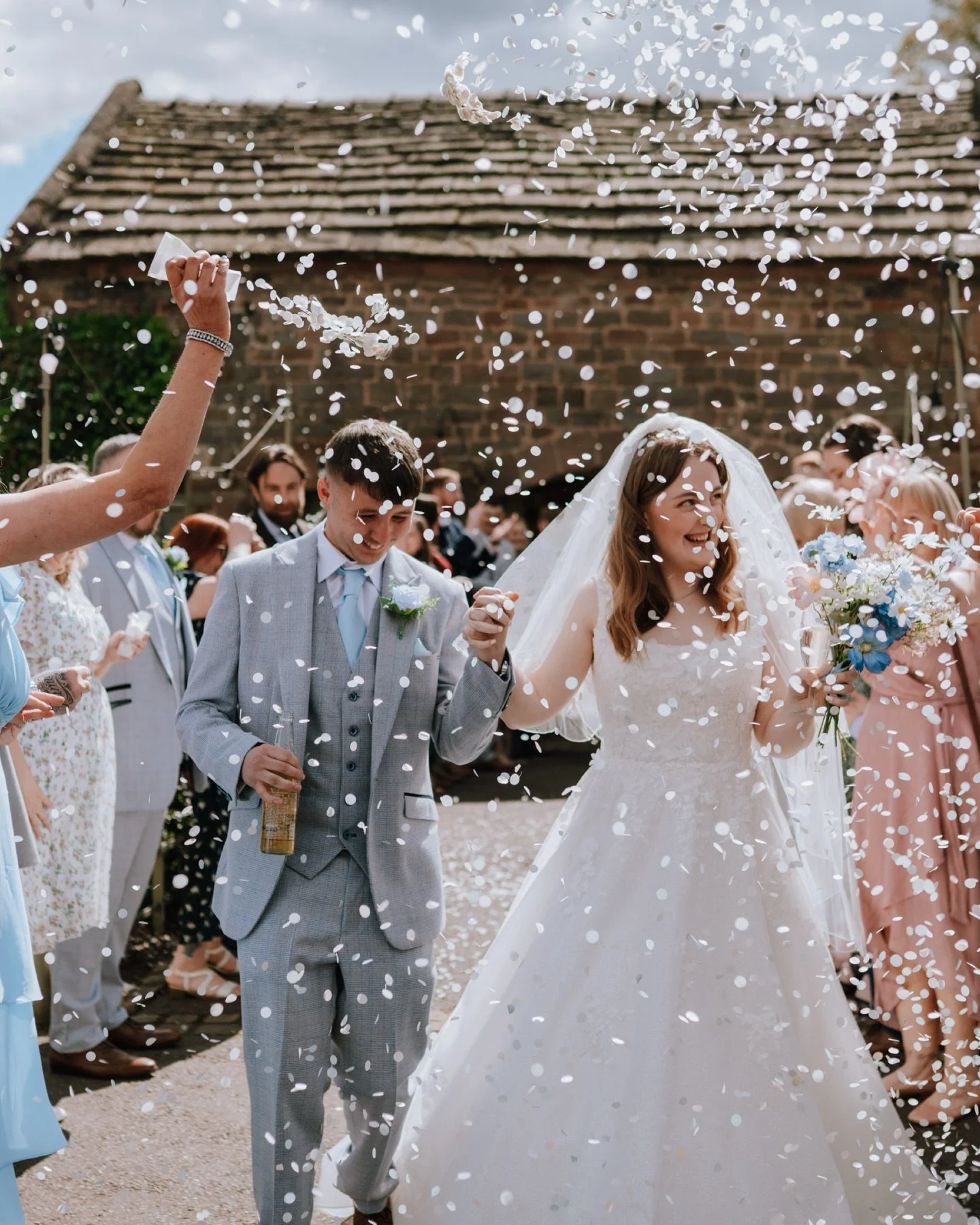 Isabel &amp; Jack 🤍

Such a sweet, joy-filled day at @theashesbarns from their lovely ceremony to that dreamy berry-topped cake 🍓

And the florals&hellip; all made by the bride herself 🌿 effortlessly whimsical and so full of personality.

Just the