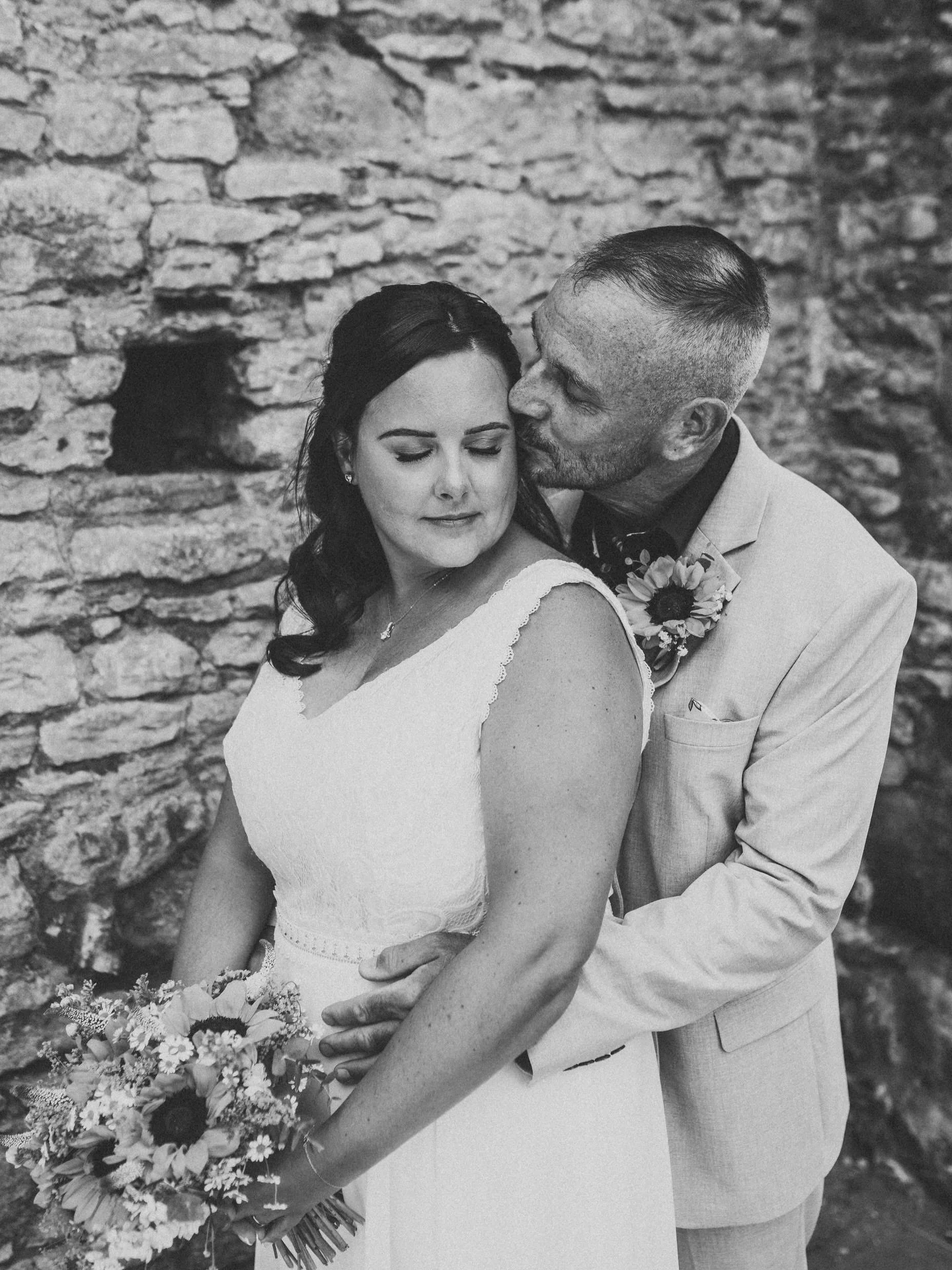 Heather &amp; David opted for my micro coverage yesterday at @dudleyregisteroffice ✨ this coverage will get you guest arrival, ceremony, full group shot, confetti, smaller family portraits and some lovely couple portraits down the ruins. 

Enquire to
