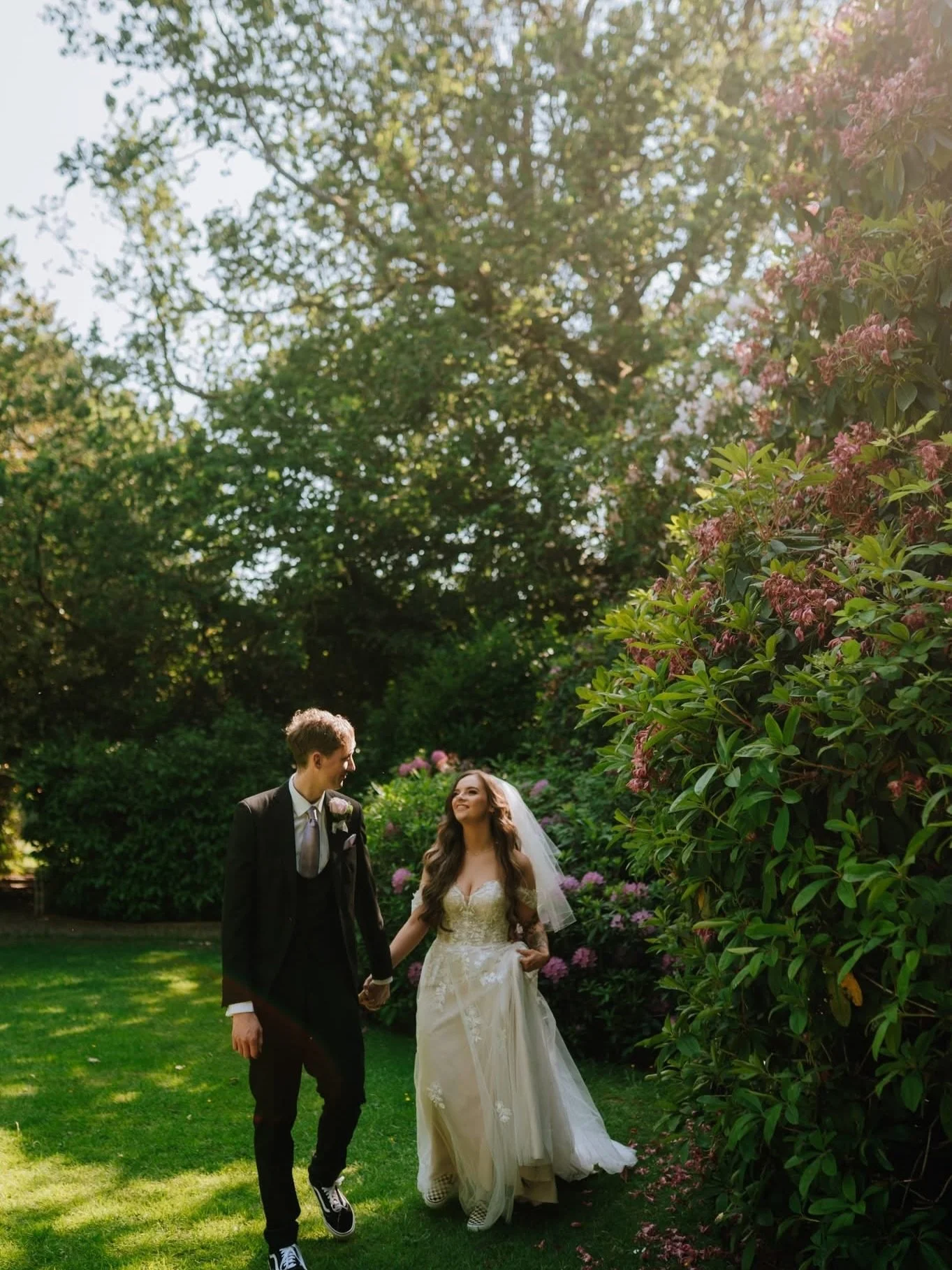 Will &amp; Louise&hellip; your gallery is ready ✨

@pendrellhallvenue 
@fayequinndesign 
@nikki.bakes.uk 
@bloom_collective 
@wed2b 
@jamiefergusonfilms 
@makeupbyvikkib 
@katedarbyhair 
@partypunksevents 
@jenkinsonscaterers