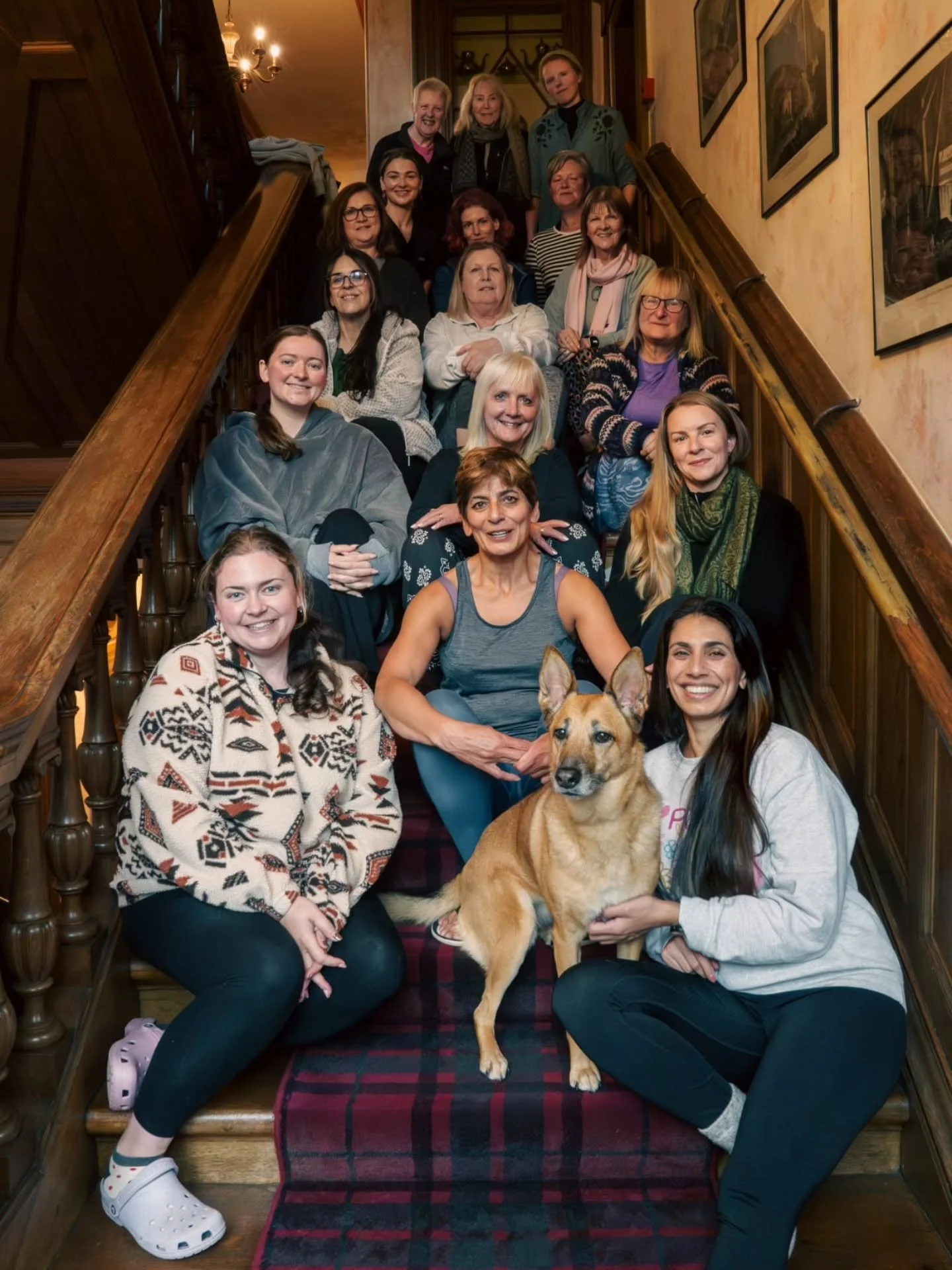 ✨️ Retreat ✨️

 But make it cosy 🔥

Flowy mornings 🧘🏽&zwj;♀️ 
Yin while rain pounded the window 🌧 
Autumn sunshine 🌞 
100000 herbal teas 🍵 
Hot tub heat 🛁 
Sleeping competitions 💤 
Sea swims 🏊&zwj;♀️ 
Owl adventures 🦉 
Non-stop deliciousnes