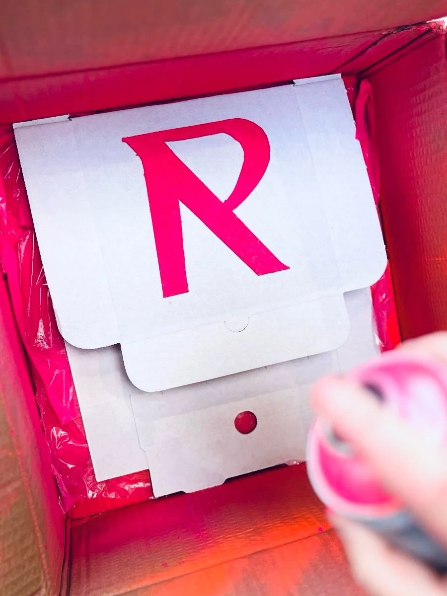 REPRESENT X TEAM CULTURE ✋🏼🎤

We threw a spin with Rep&rsquo;s brand identity &amp; The Grix Sisters.

Spray painting a cut out by hand logo onto pizza boxes in PINK as their take home product essential oil inhaler. A way of bringing the lunchtime 