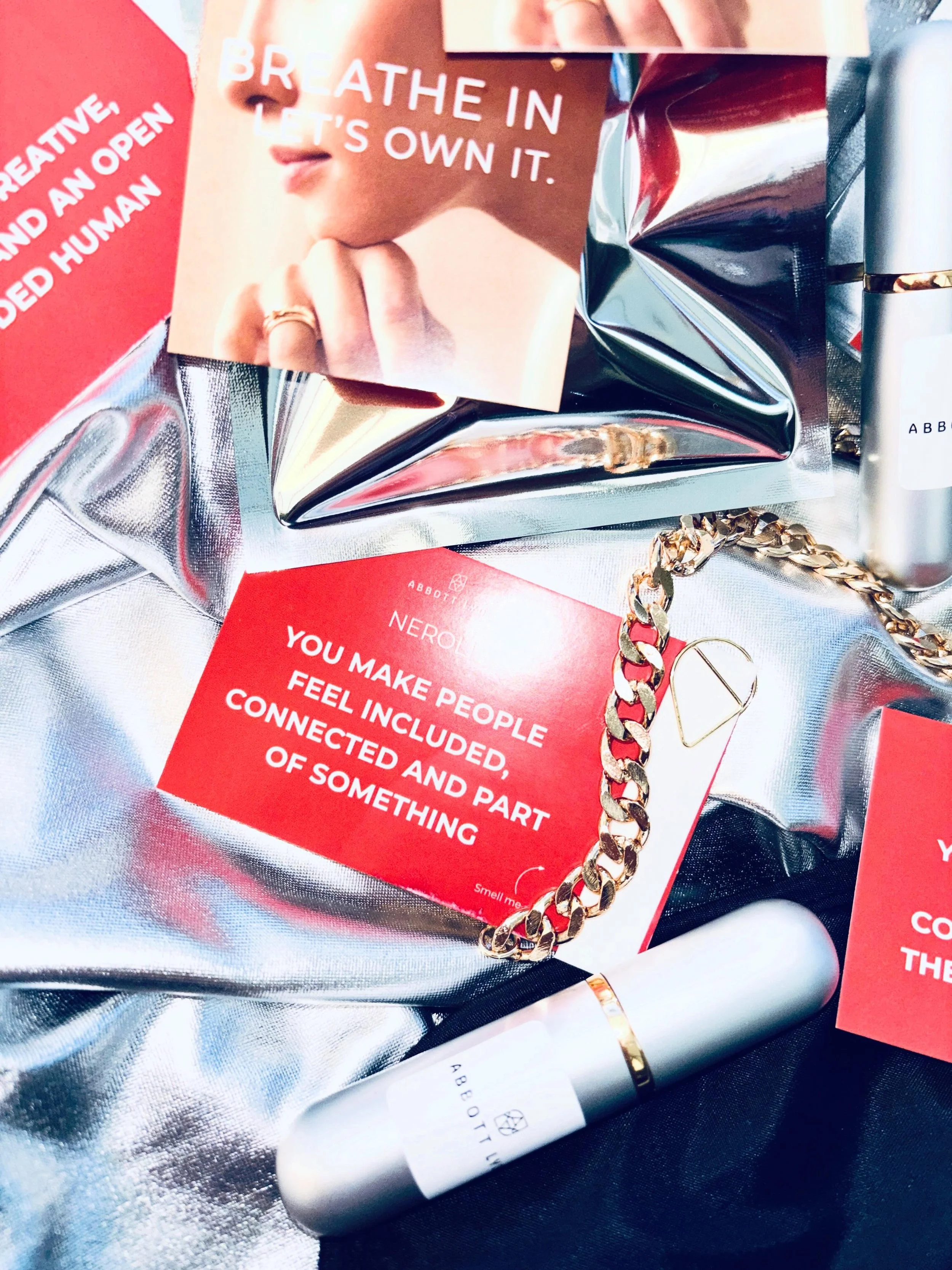 ABBOTT LYON X SHOW &amp; TELL 📸⚡️

&ldquo;GIFT A SCENTED AFFIRMATION&rdquo; Say what?! 

If you&rsquo;re going to show your support your NO.1 team, it comes down to boosting team morale right? 

Working with colleagues day in and day out you admire 