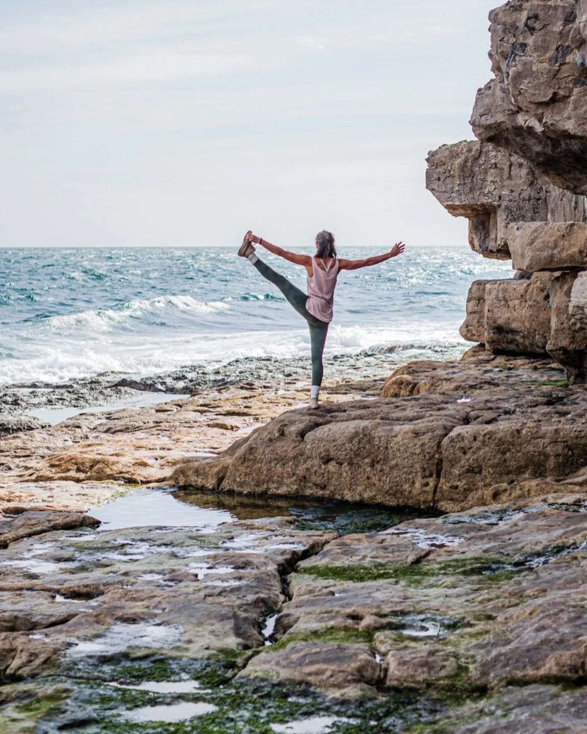 Love escaping to the coast for a mini adventure after a morning of teaching&hellip; renews my energy and fills my soul ⚡️🌊 #ashtangaenergetics  #ashtangayogadorset
