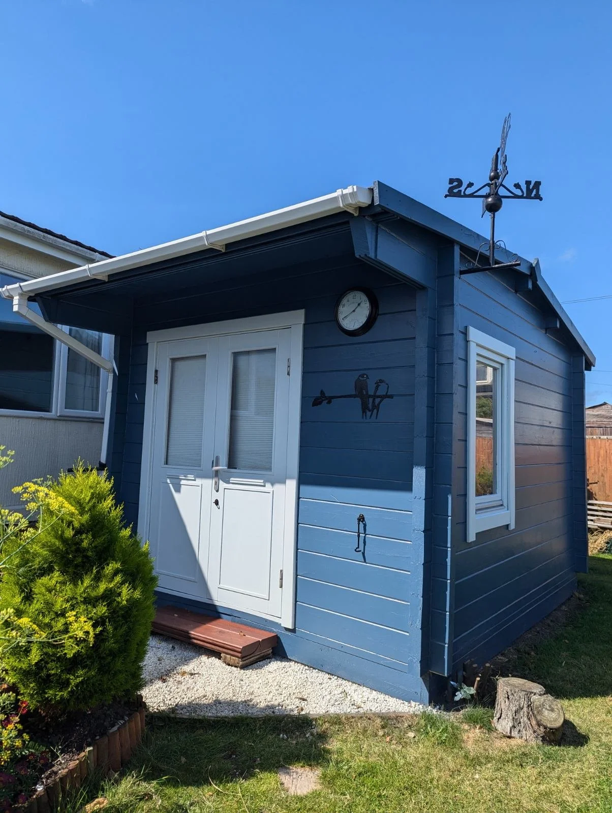 Lovely summerhouse not far from the beachfront that needed preparing and then a couple of coats of external paint designed to withstand the harsh northern English weather elements for the next few years. Colour was tinted using Farrow & Balls 'Stiff 