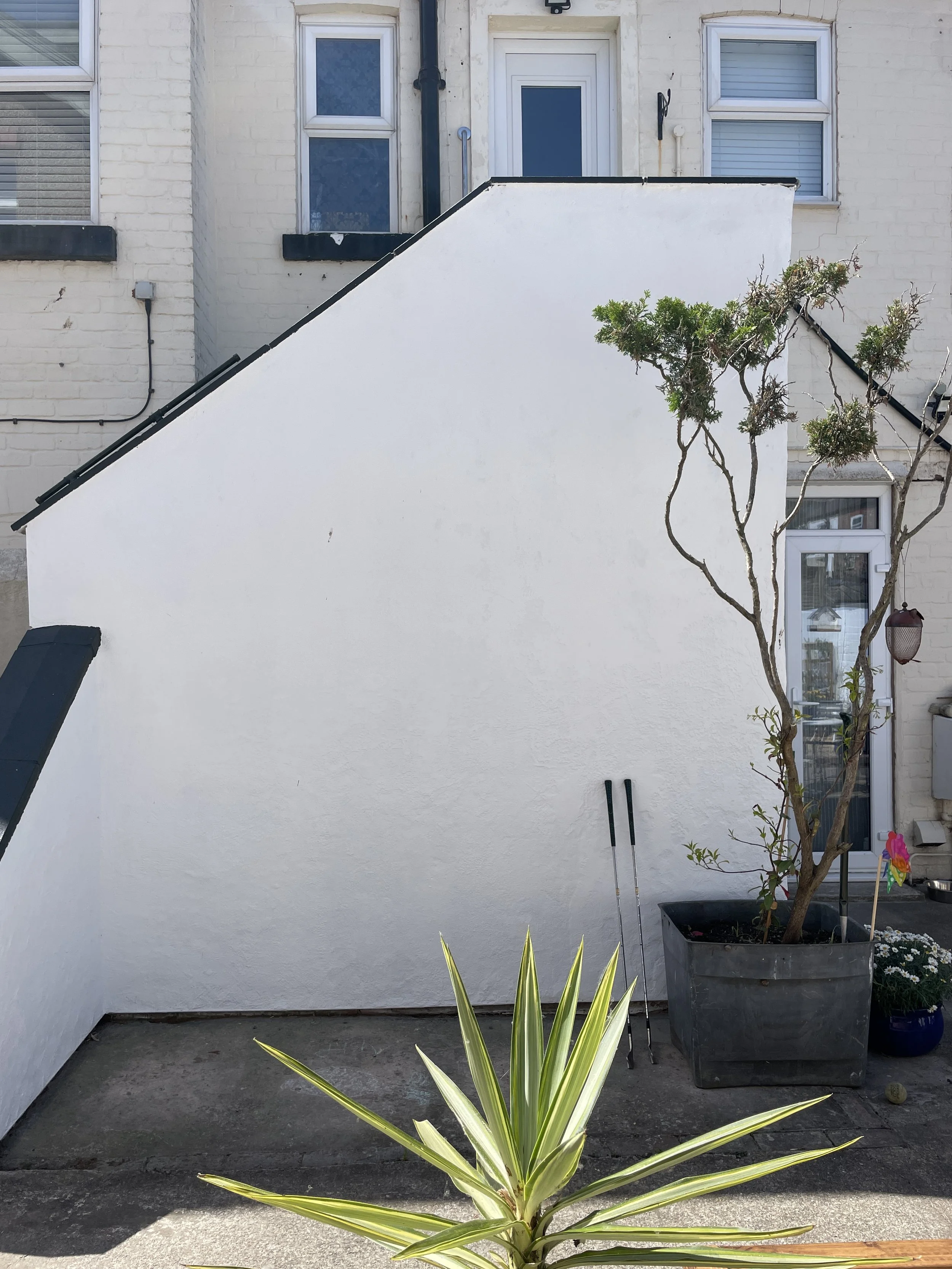 Beautiful Zen garden in the heart of the Wirral seaside town, West Kirby, that needed a refresh over the summer. The original paint was over 15 years old and needed to be removed before we prepared the substrate and applied some fresh, high-quality m