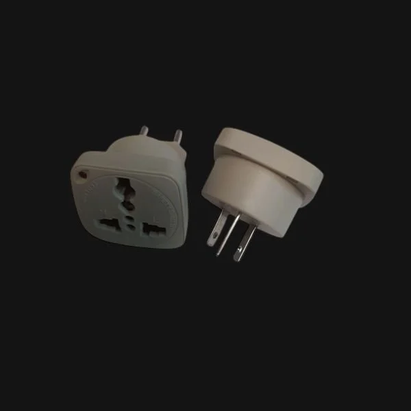 tech united-Travel Adaptor-6160.jpg