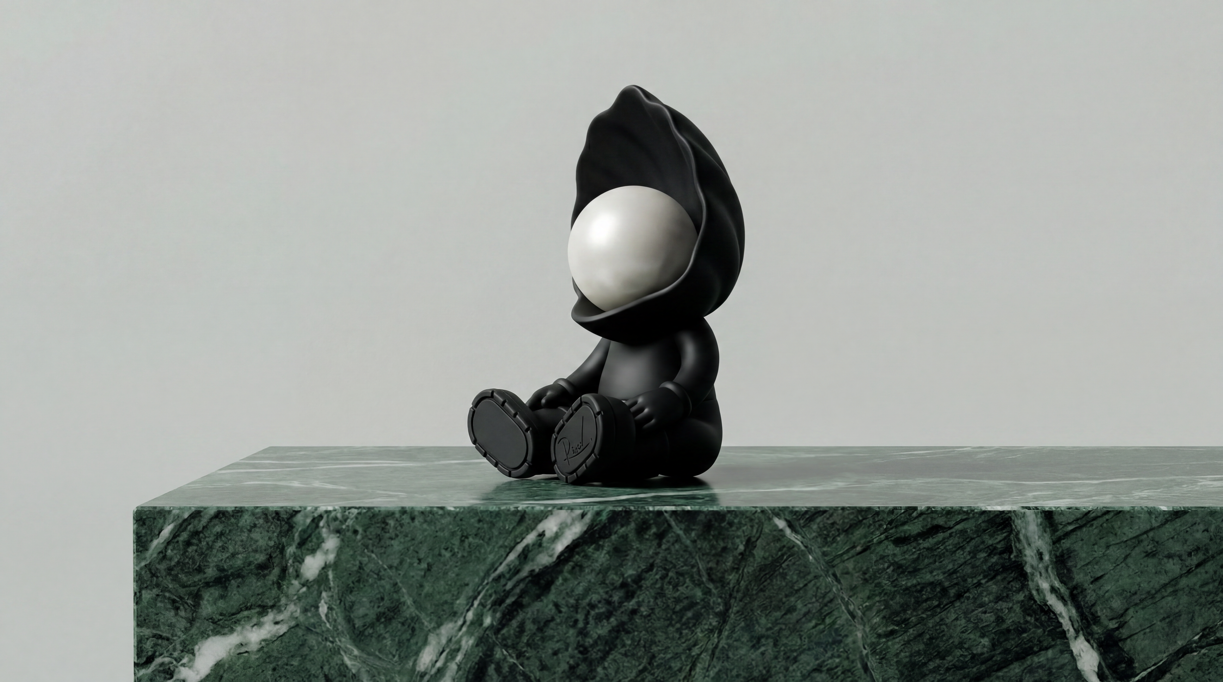Sitting Pearl Black