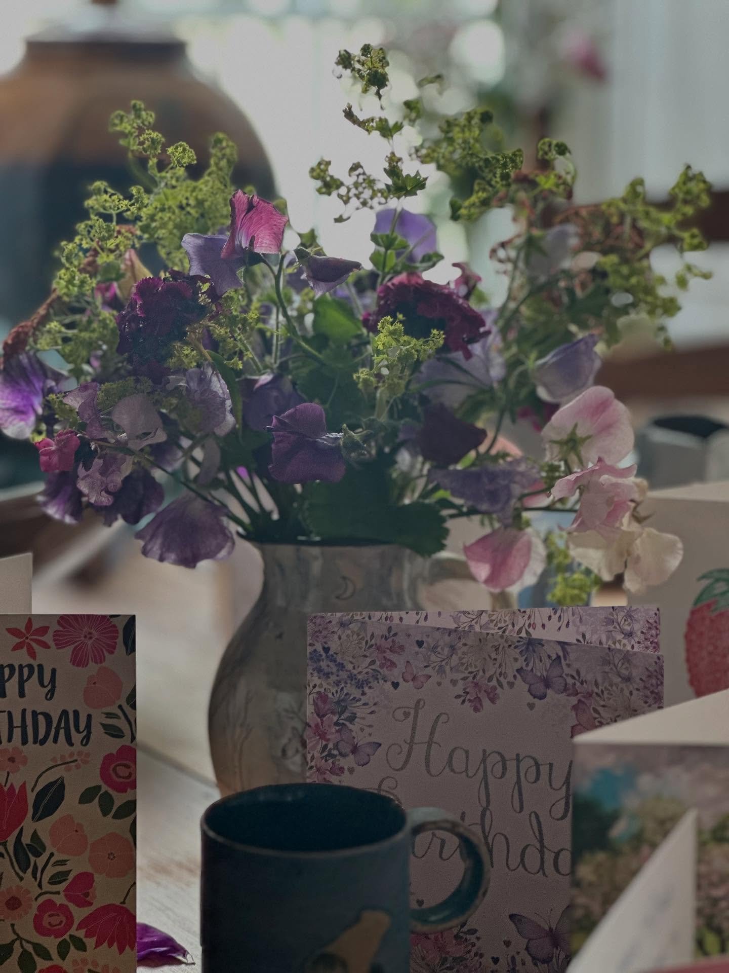 Flowery gifts but my birthday yesterday, the longest day and the best day of the year. Thank you dear friends.
.
#birthdaycelebrations #birthdaywishes #birthdaygifts #flowerlover #flowersfordays #flowerpower #friendsgiving #friendsforkeeps #friendsti