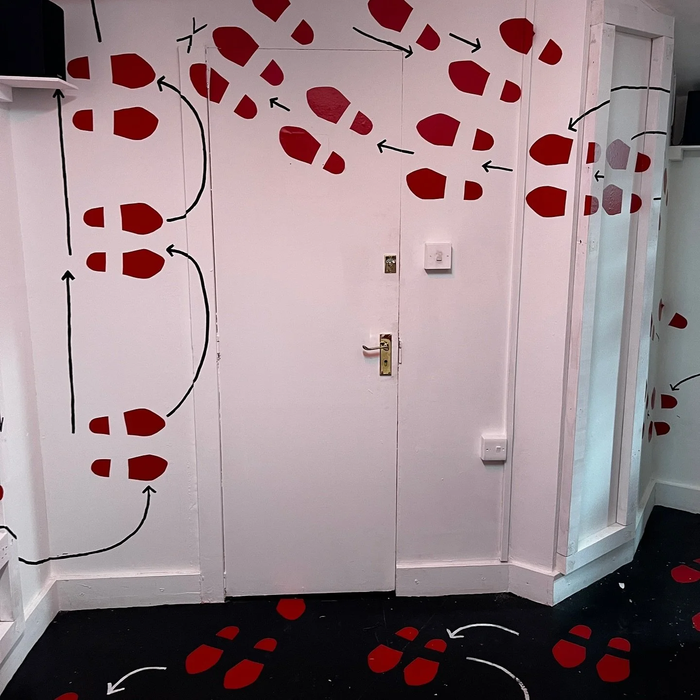 &lsquo;Expression of Resilience&rsquo;
A huge thank you to everyone who came to see the show! 🤍✨ Thank you to @beyondtheb_x @akif.ur @tlnfilms for sharing and creating such a wonderful community and space to share art!!