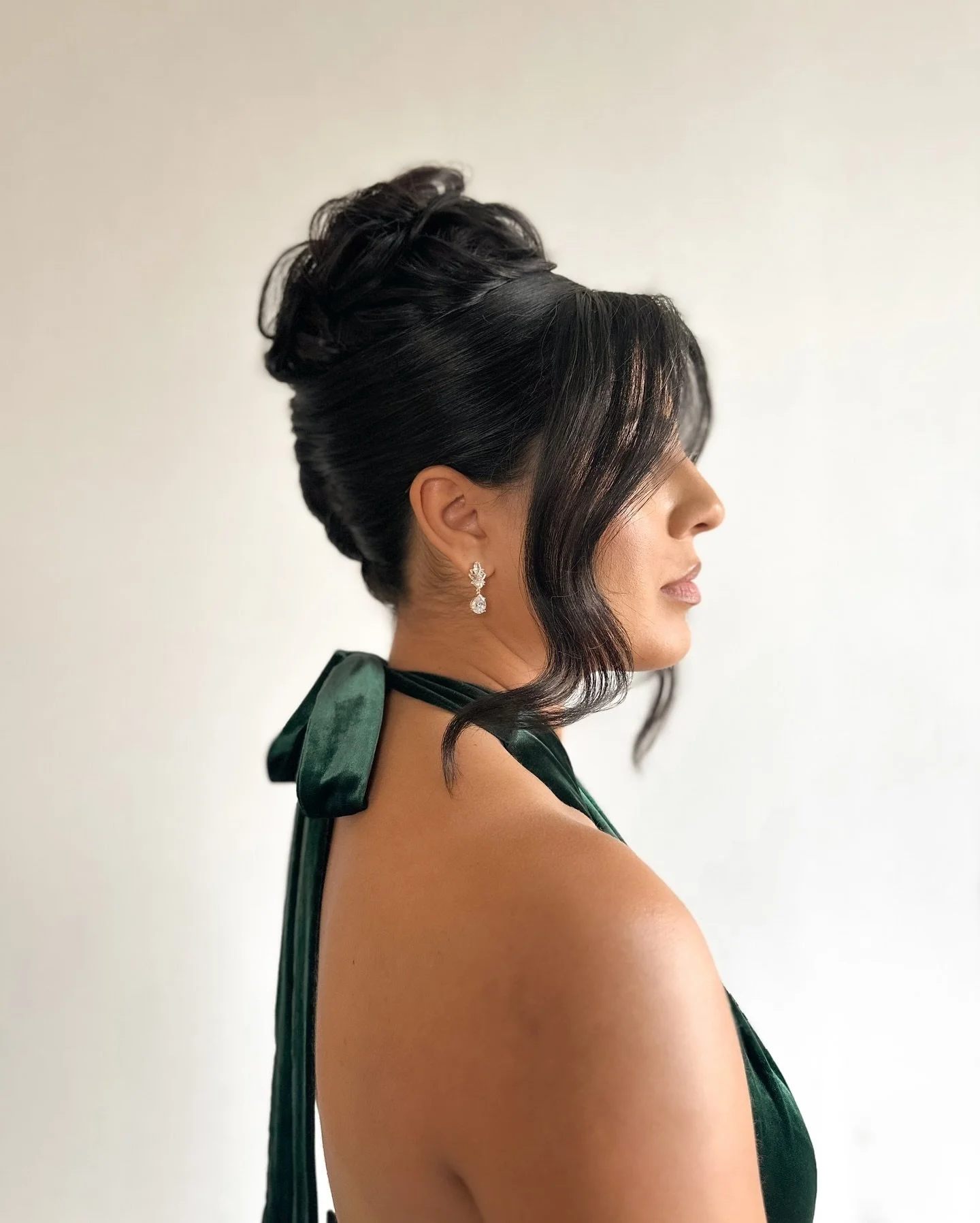 an updo so luxe even kim k would be jealous🤭

Want to book me for your wedding day glam? Inquire through the link in my bio! I&rsquo;m only taking a few more weddings for 2025 and will be increasing my prices in the new year, so don&rsquo;t wait to 