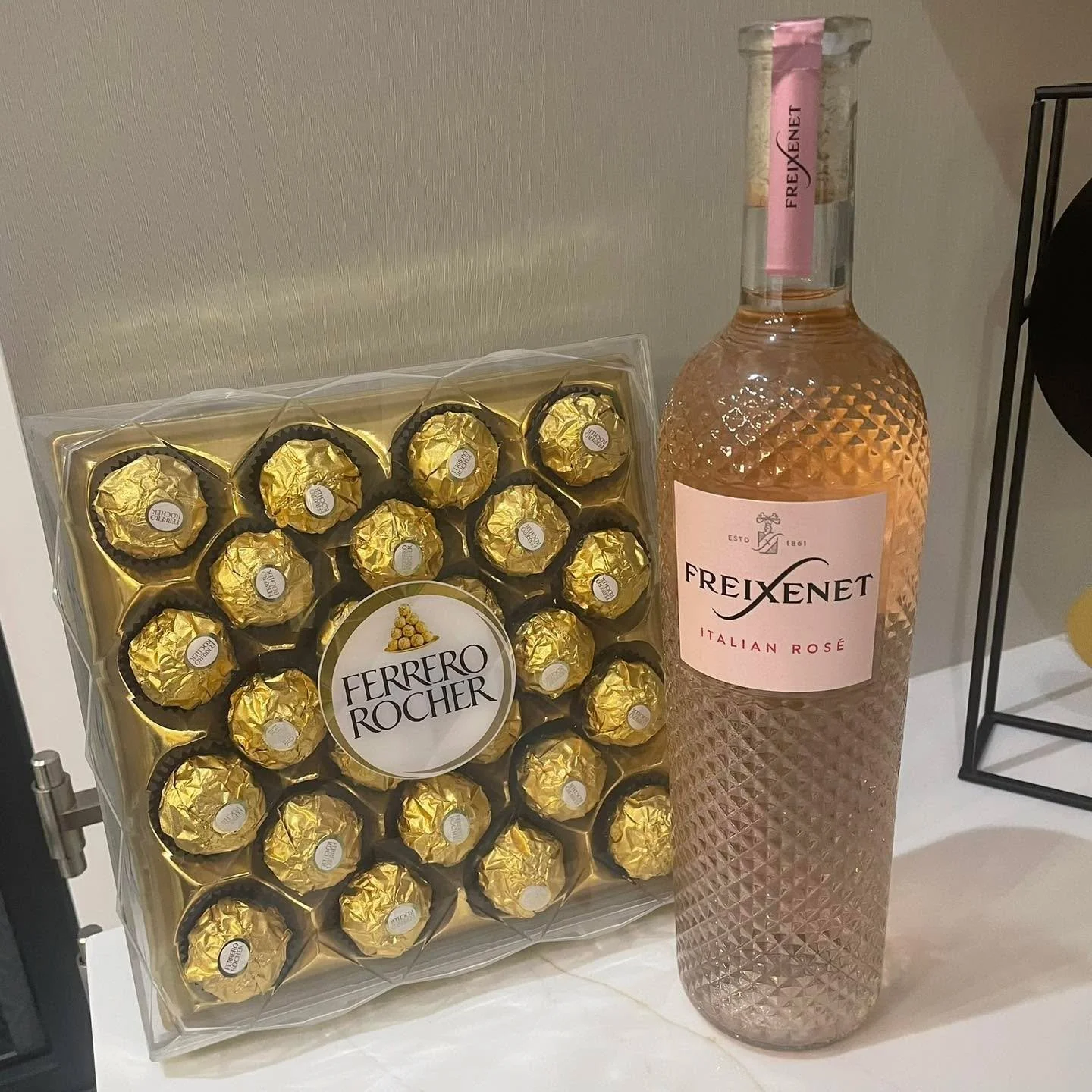 A lovely thank you gift received over the festive period from more happy customers 🍷🍫

These clients remortgaged and paid off their help to buy equity loan as part of this 🏡 

#remortgage #mortgagebroker #stokeontrent #newcastleunderlyme