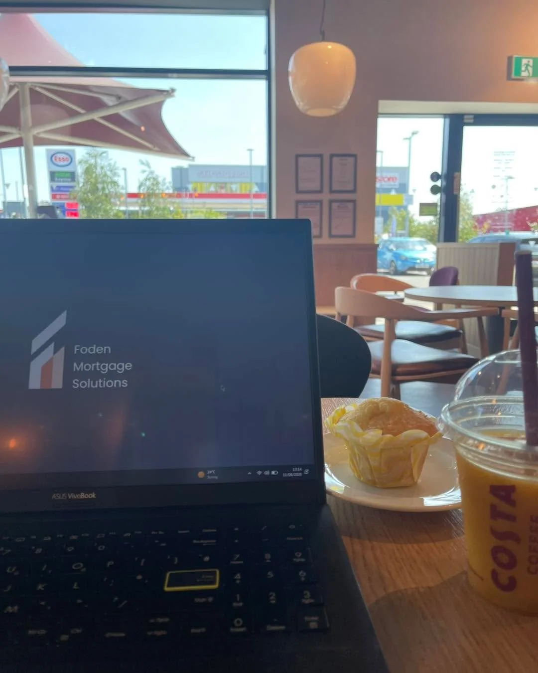 Change of scenery this afternoon. A cheeky fruit cooler and lemon muffin to keep me going 🧁 

Catching up on emails and meeting with my BDM at Leeds Building Society to get updates on their criteria.