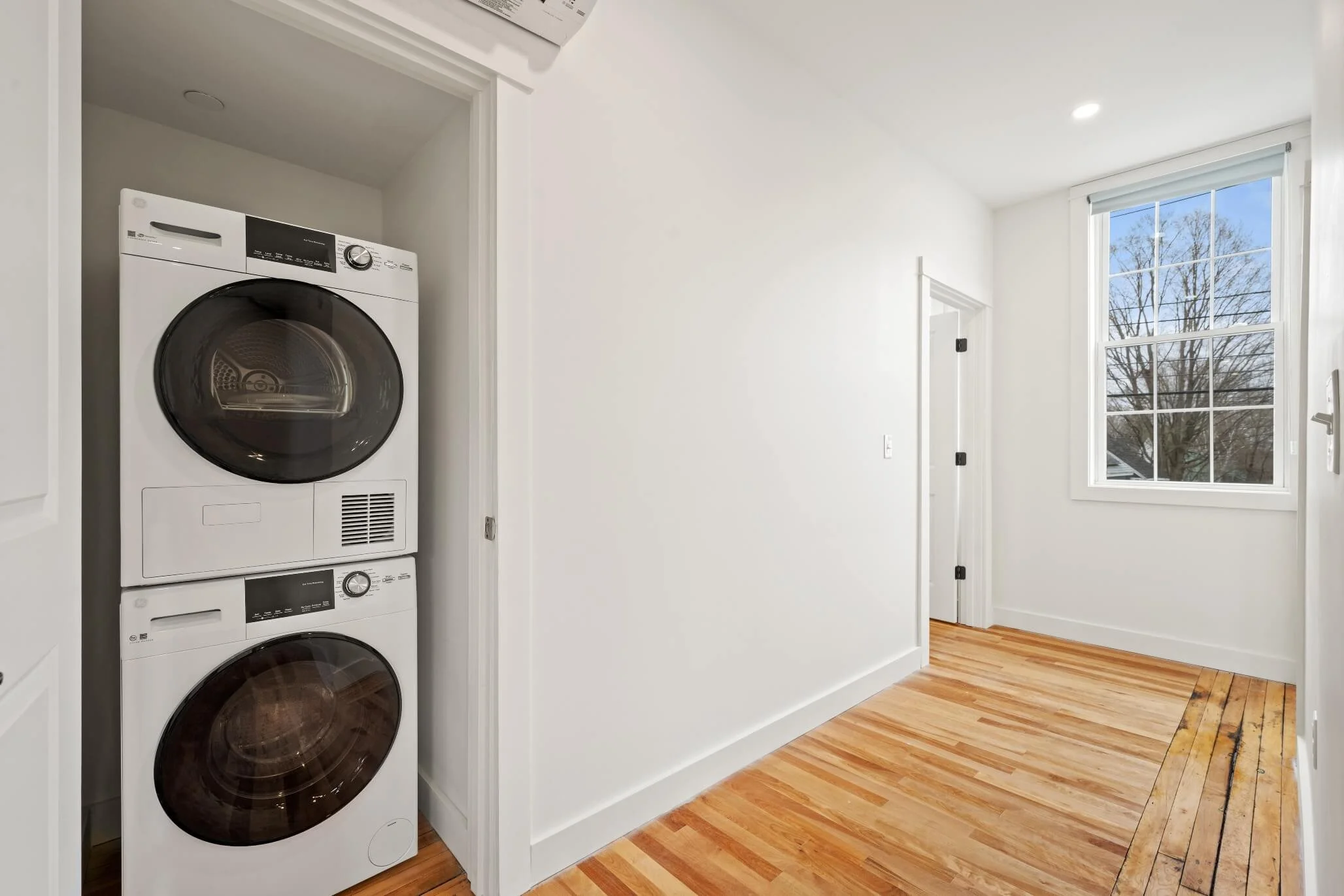 010-Apt 201.jpg