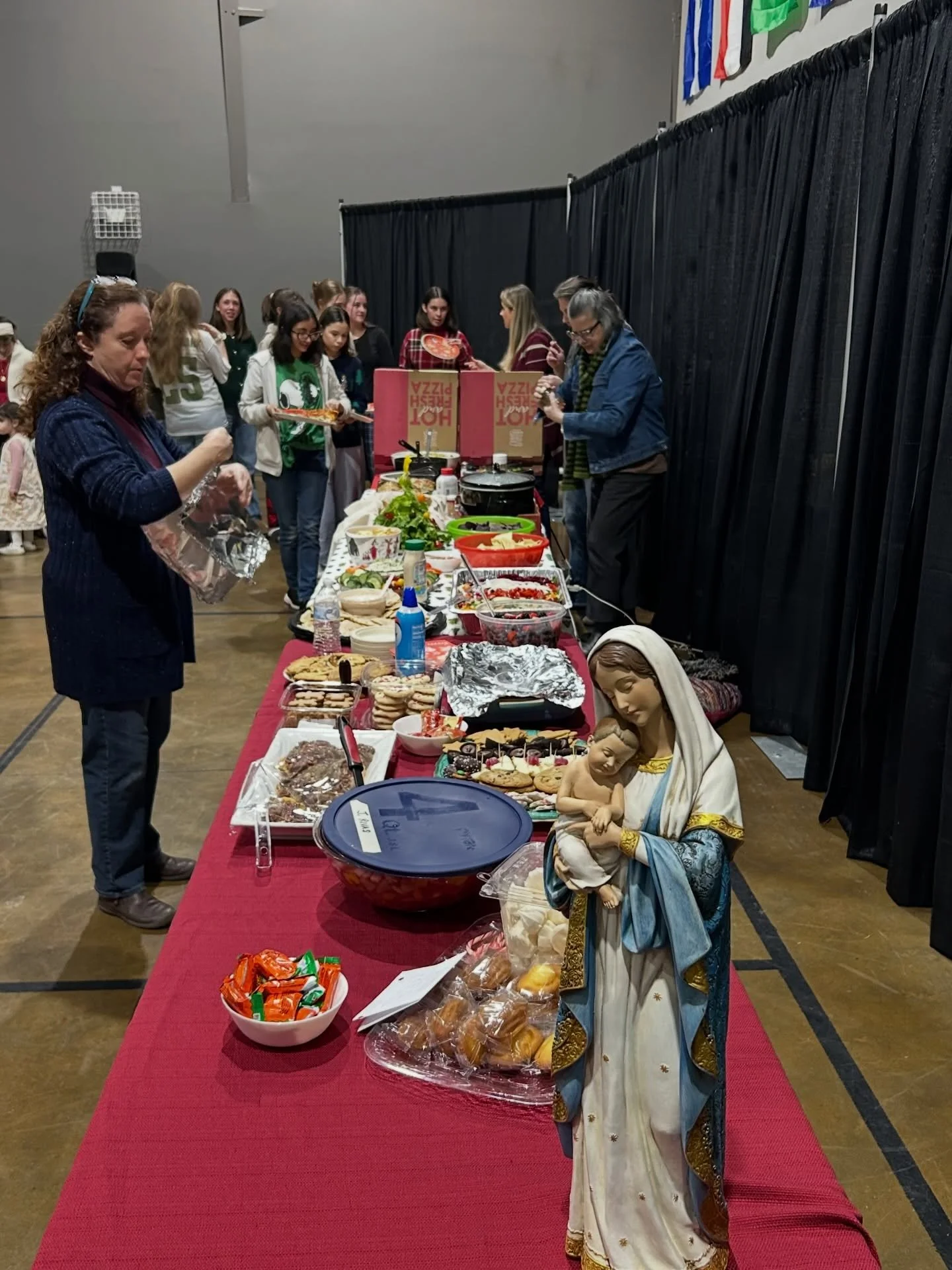 A joyful Friday celebrating Drexel High students and staff 🎄✨ A great way to end the year together before the Christmas break.