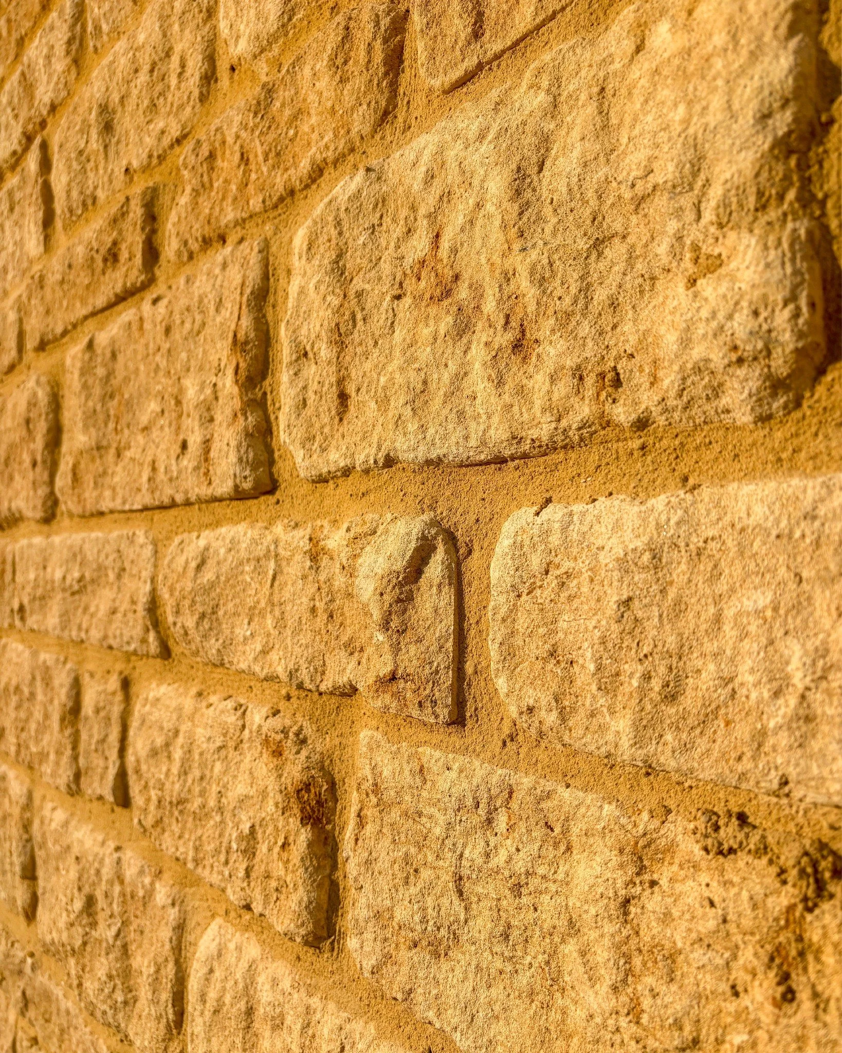 Natural Cotswold stone - timeless, authentic, durable.

#CotswoldStone #QualityMaterials #QualityConstruction #EmpireHomes #NaturalStone