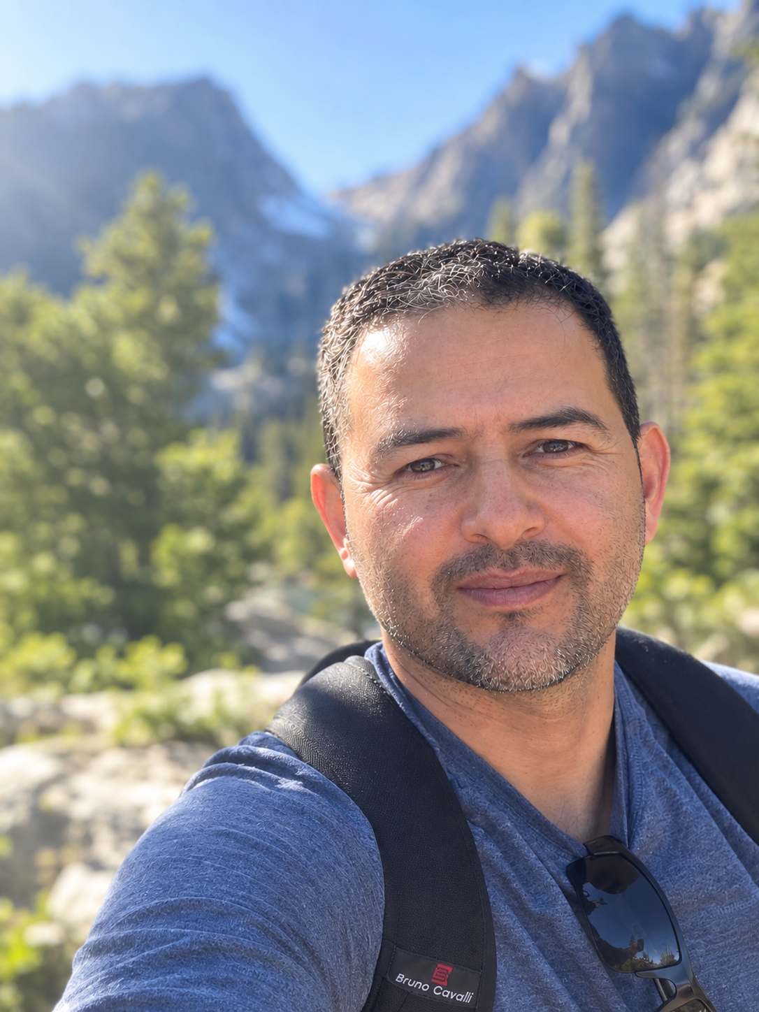 Carlos Aguilera Headshot
